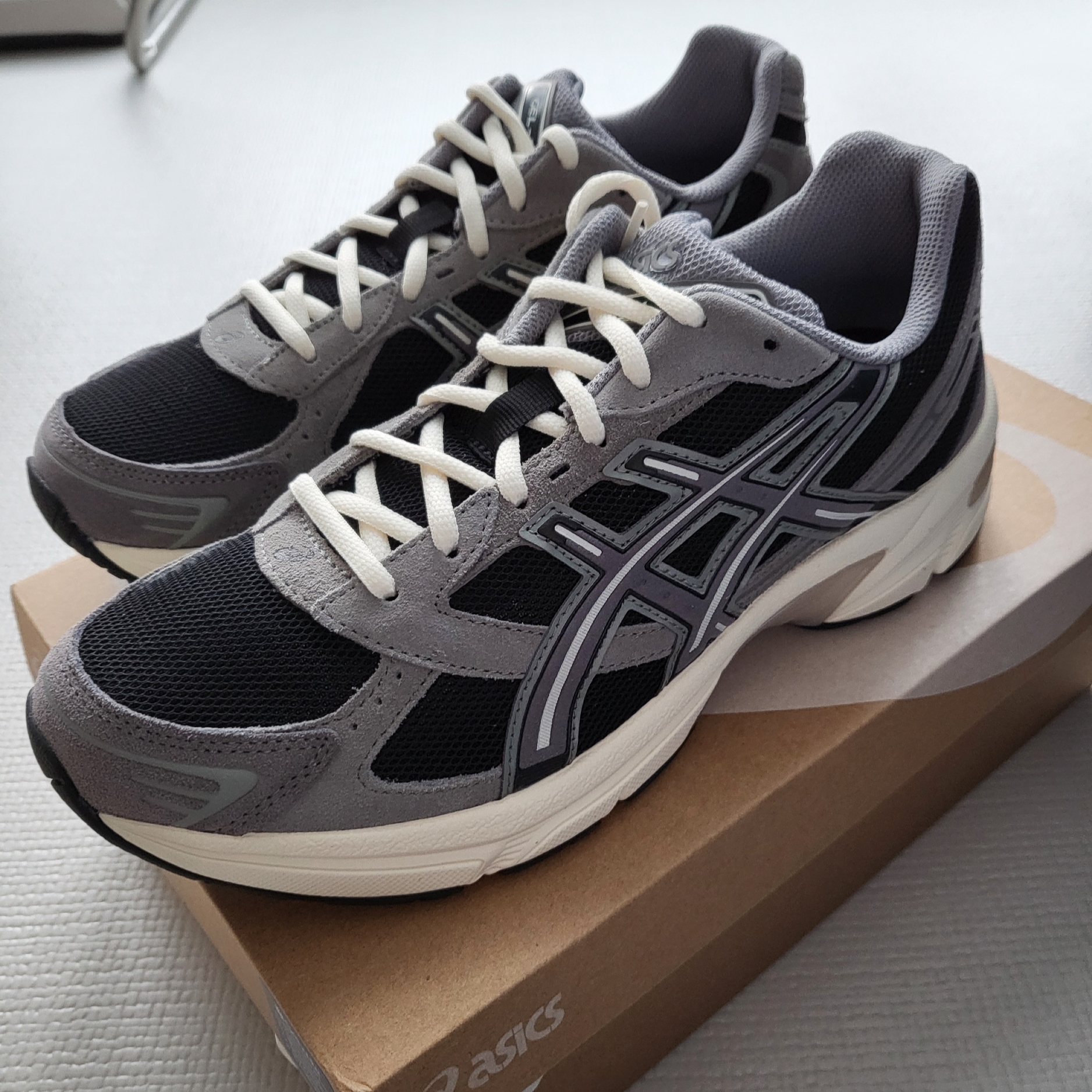 Asics Gel-1130 Black Carbon 착용 스타일