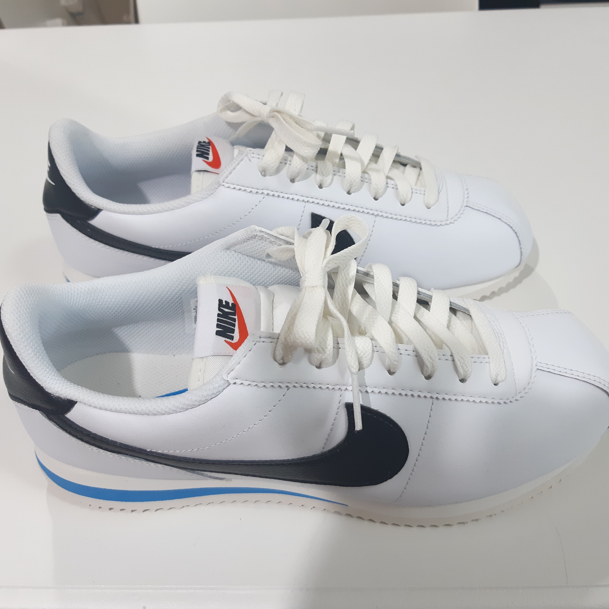 Nike Cortez White and Black 착용 스타일