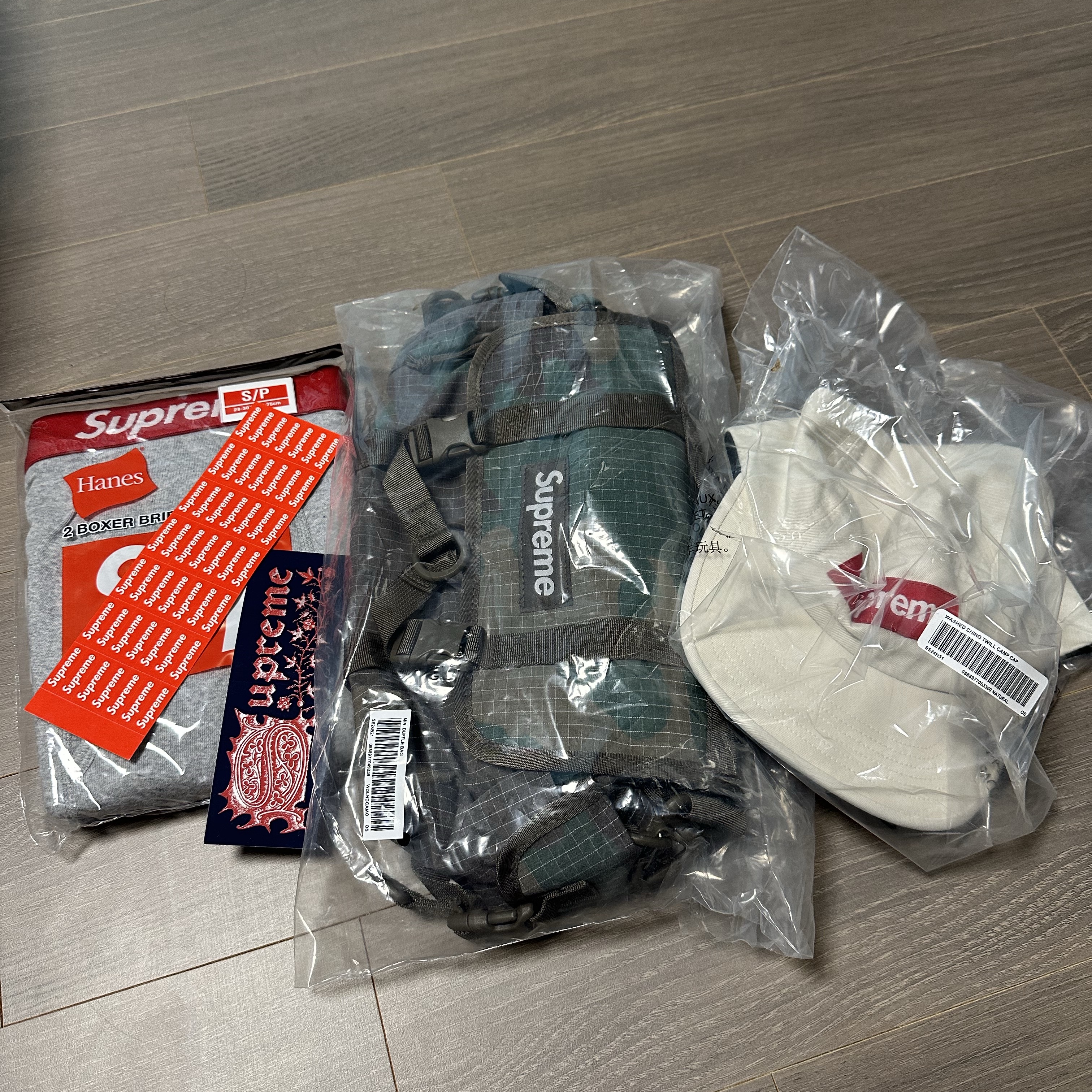 Supreme Mini Duffle Bag Woodland Camo - 24SS, Supreme Hanes Boxer Briefs Heather Grey (2 Pack) 착용 스타일