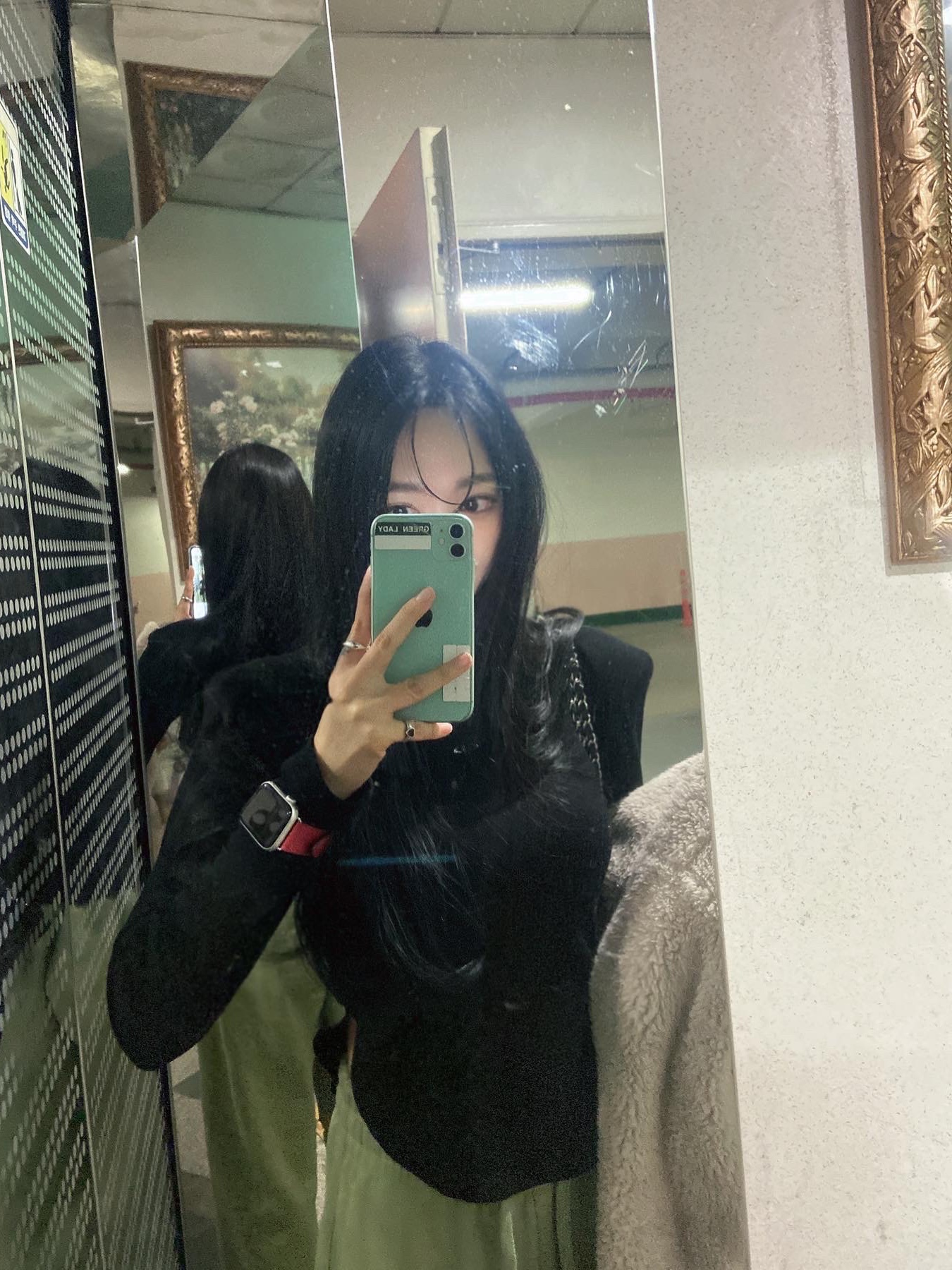 Cardinal Red Hawoo-A Bag Black, Vivienne Westwood Mini Bas Relief Pendant Silver 착용 스타일 - 1