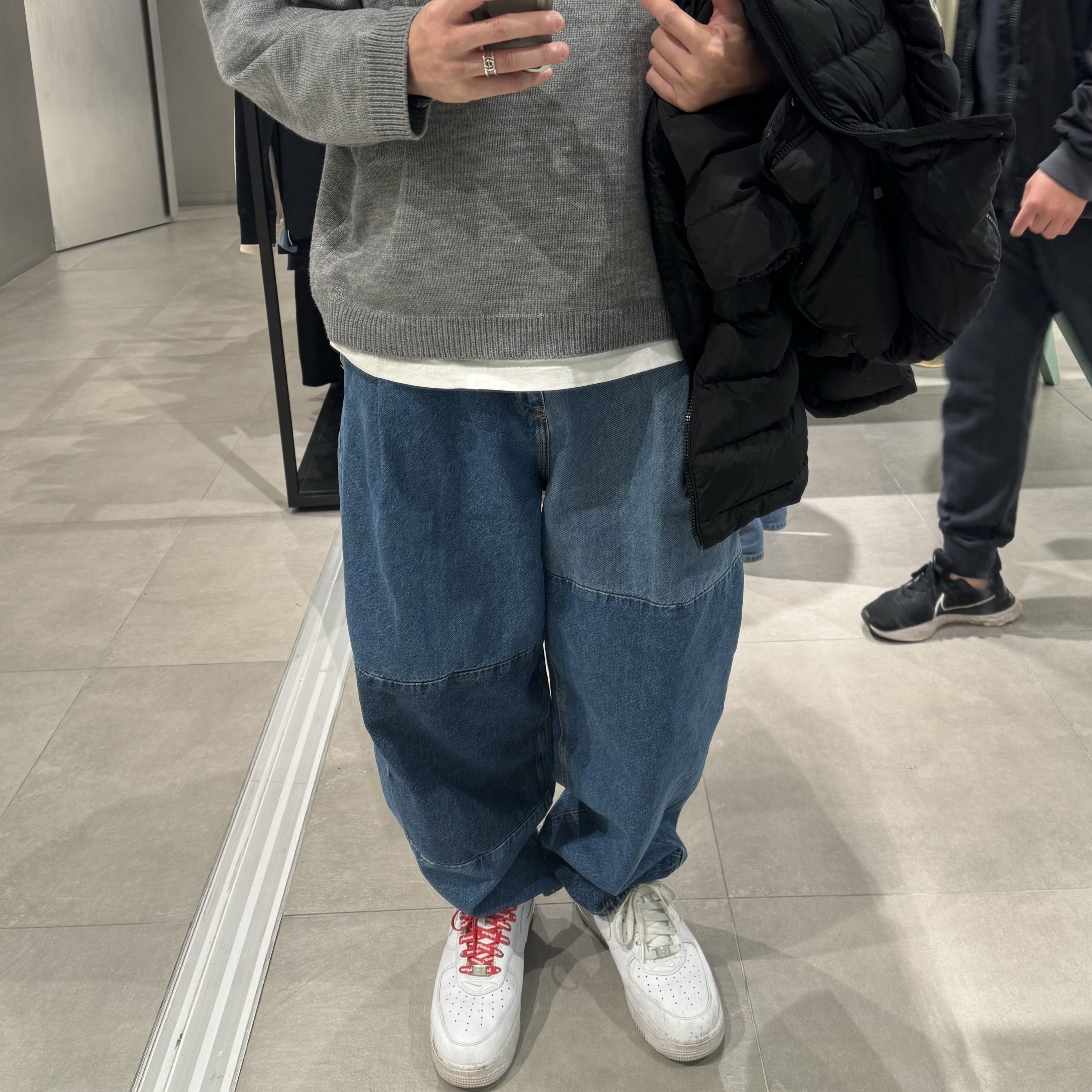 Zara x Ader Error Barrel Leg Jeans Blue, Nike x Supreme Air Force 1 Low White 착용 스타일