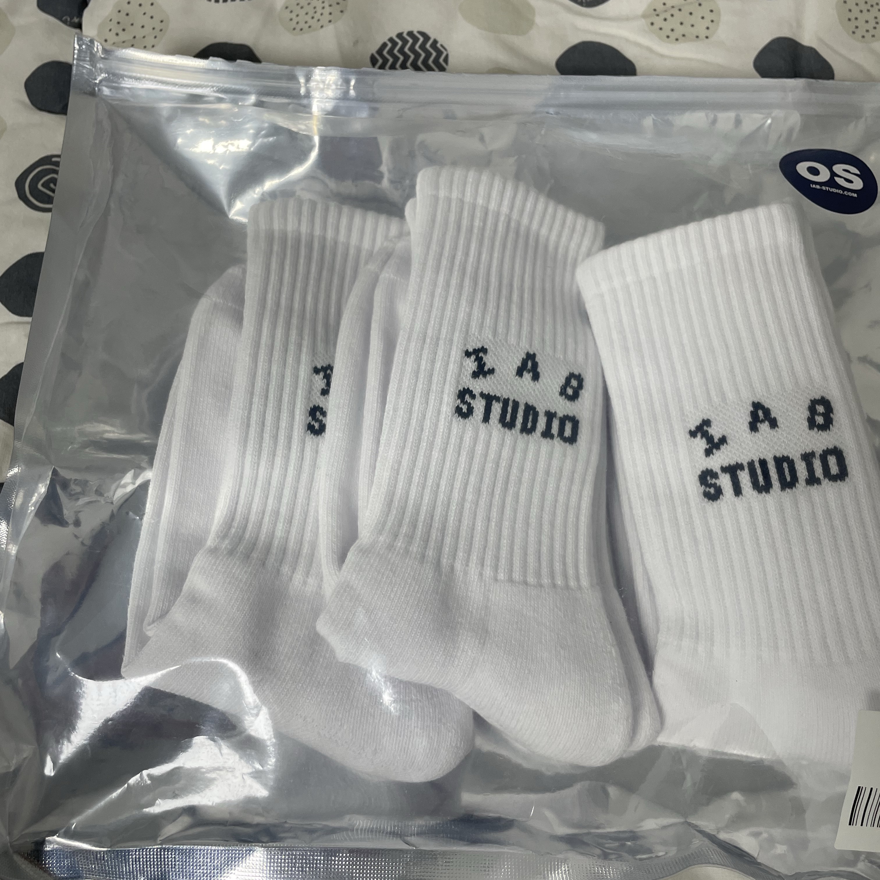 IAB Studio Socks White (5 Pack) 착용 스타일