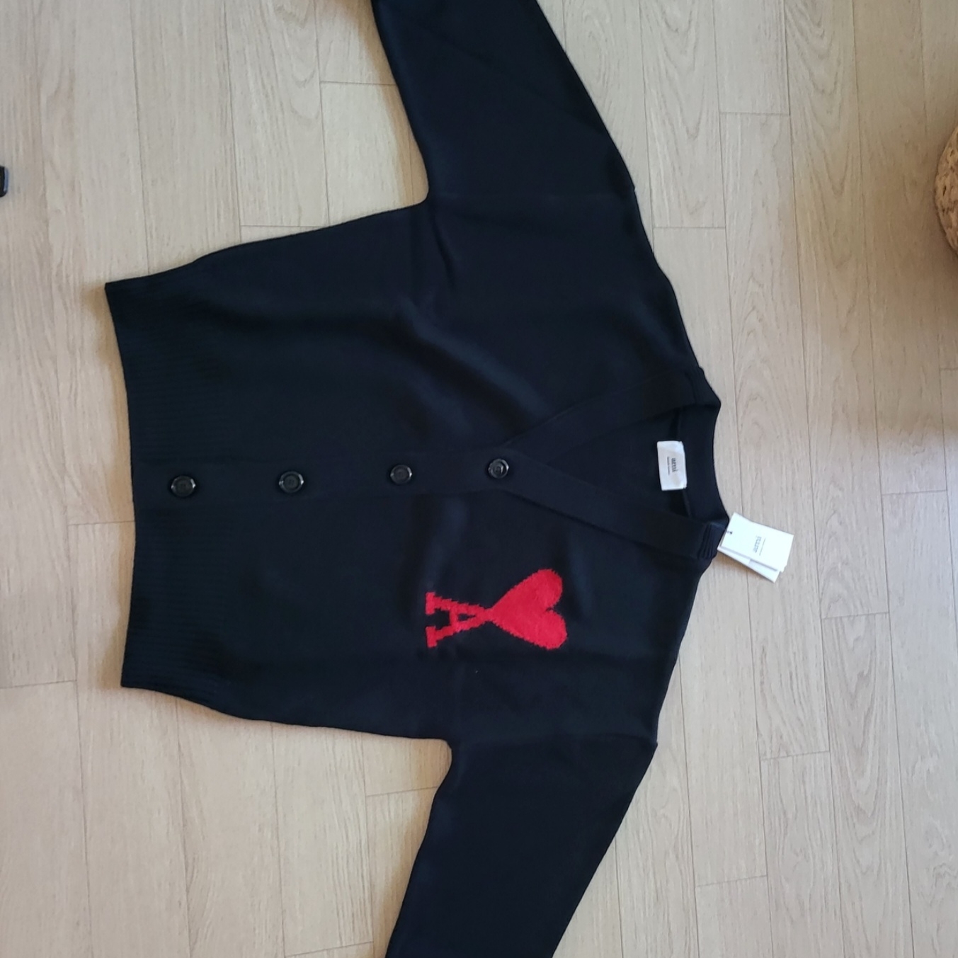 AMI de Coeur Oversize Intarsia Cardigan Black 착용 스타일