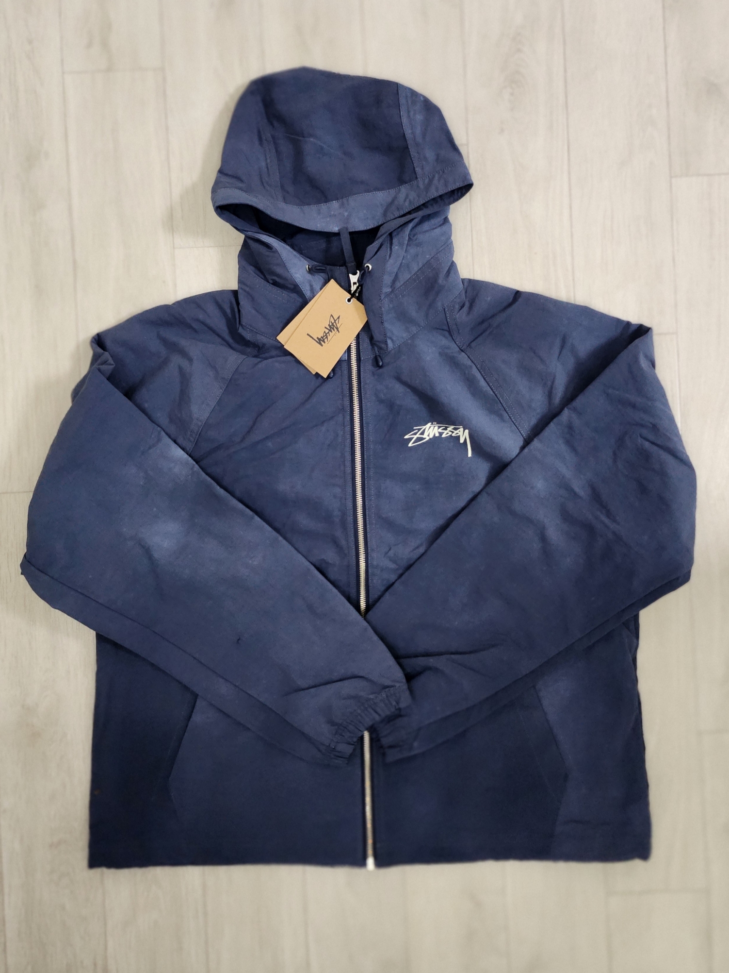 Stussy Wave Dye Beach Shell Jacket Navy 착용 스타일 - 1