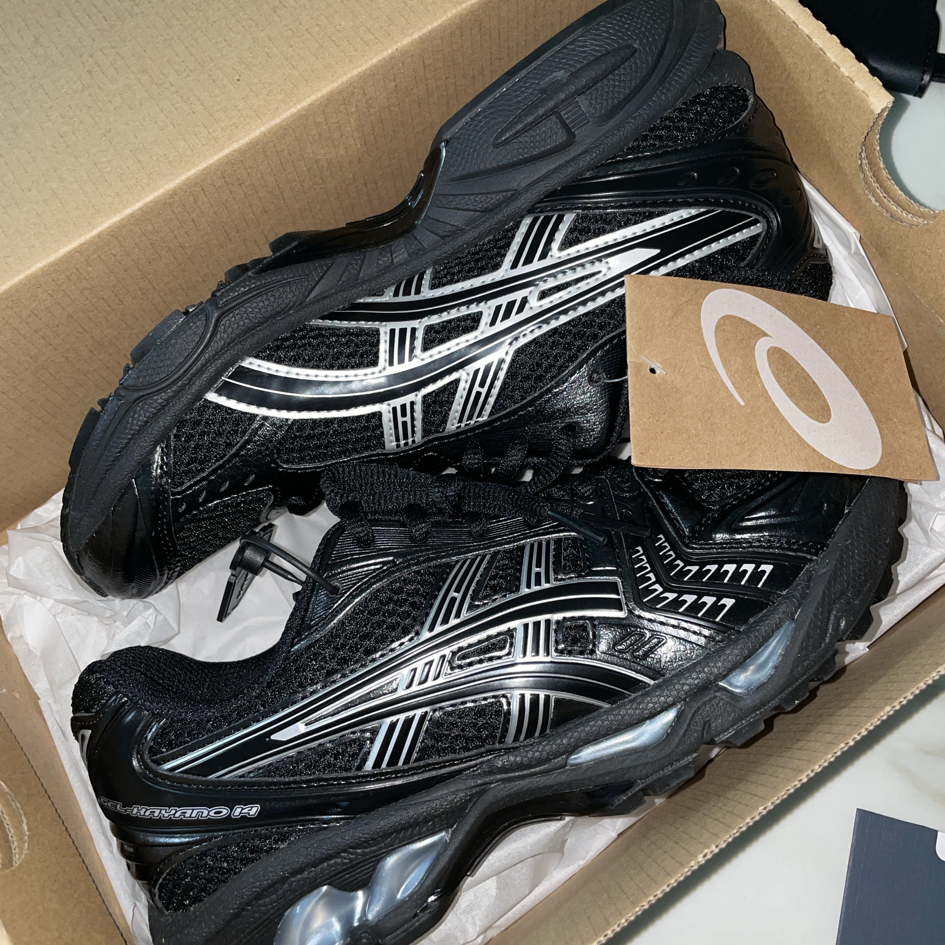 Asics Gel-Kayano 14 Black Pure Silver 착용 스타일