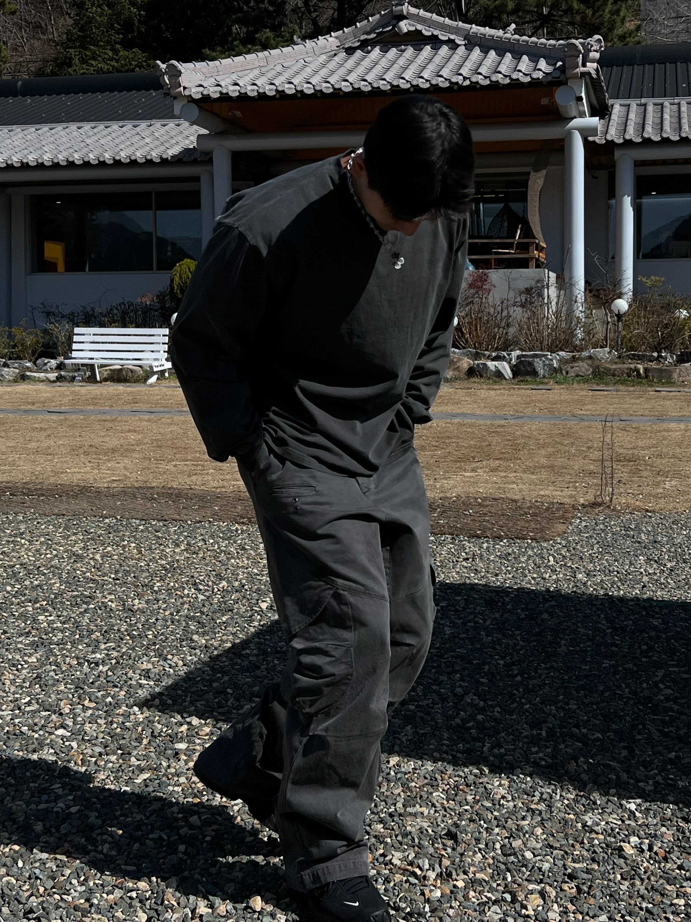 Nike x Ambush Air Adjust Force SP Black and Psychic Purple, Ignota Core:5 Washed Cargo Pants Charcoal 착용 스타일 - 2