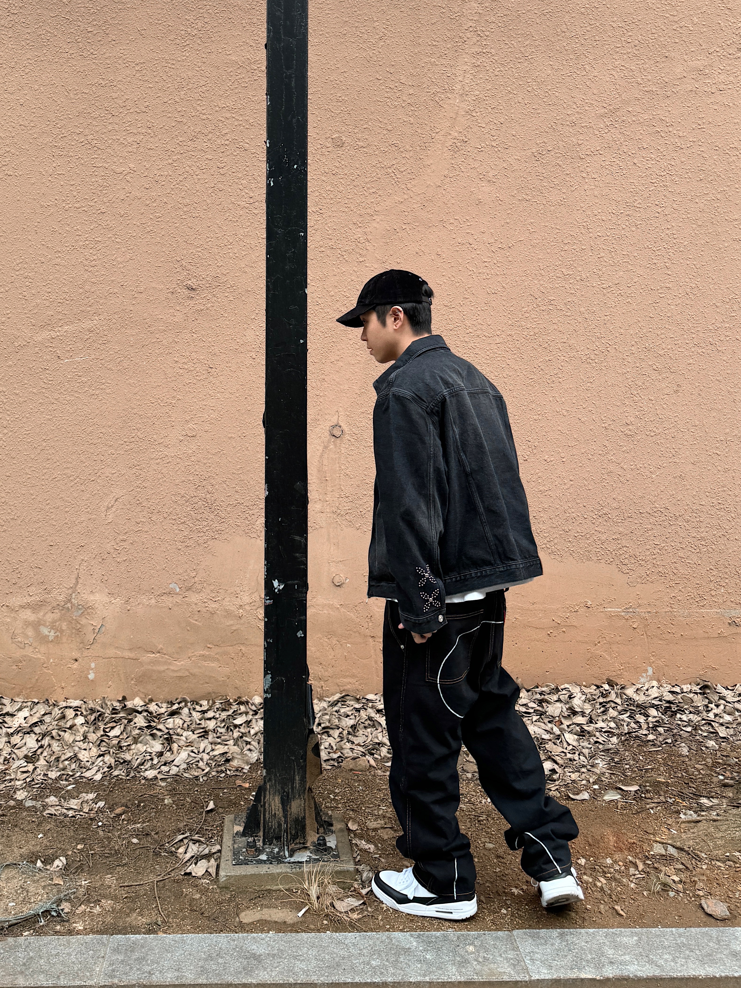Supreme Corduroy S Logo 6-Panel Black - 23FW, Jordan 3 x Fragment Retro SP White Black 착용 스타일 - 4