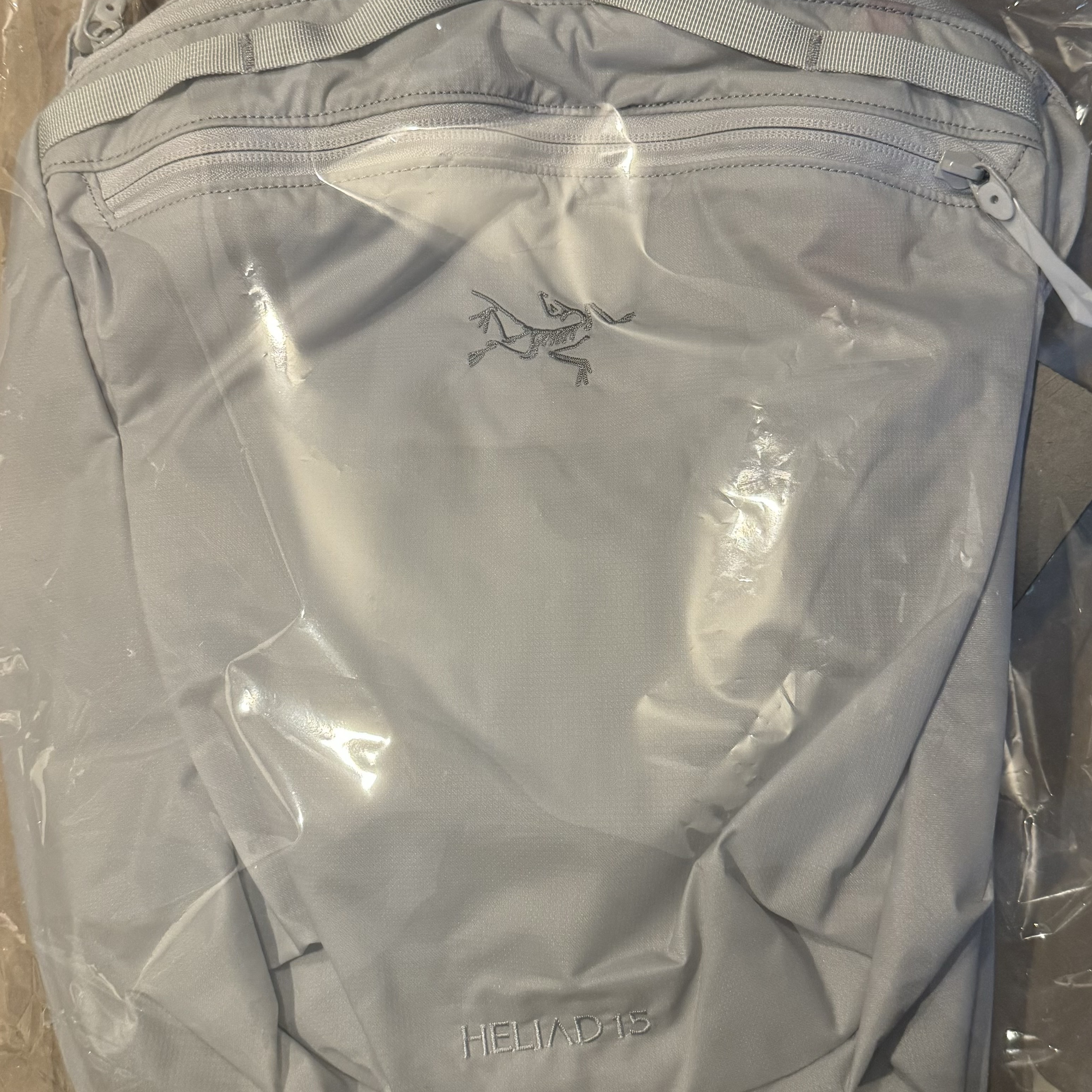 Arc'teryx Heliad 15 Backpack Solitude 착용 스타일