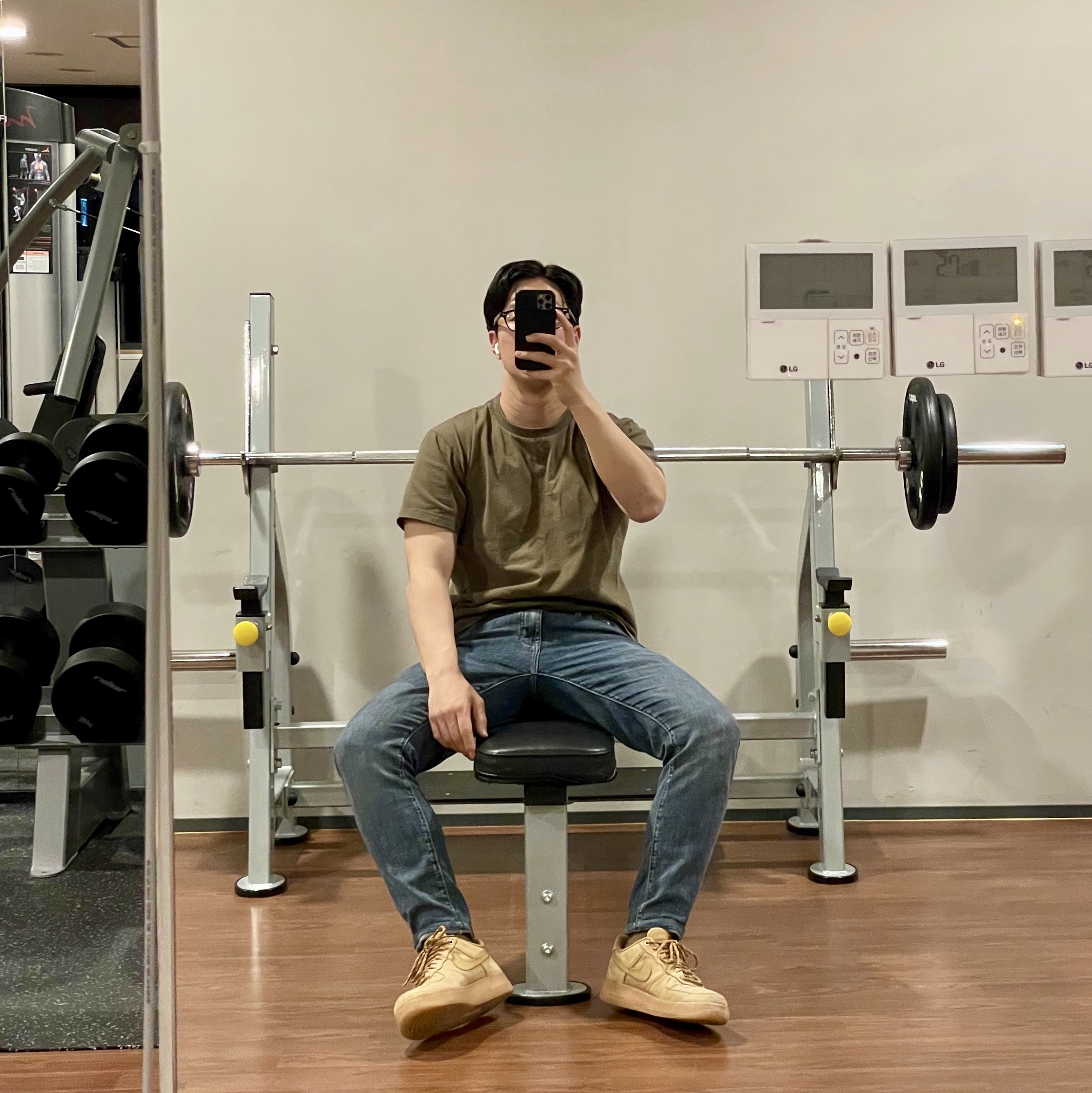Nike Air Force 1 '07 WB Flax 착용 스타일