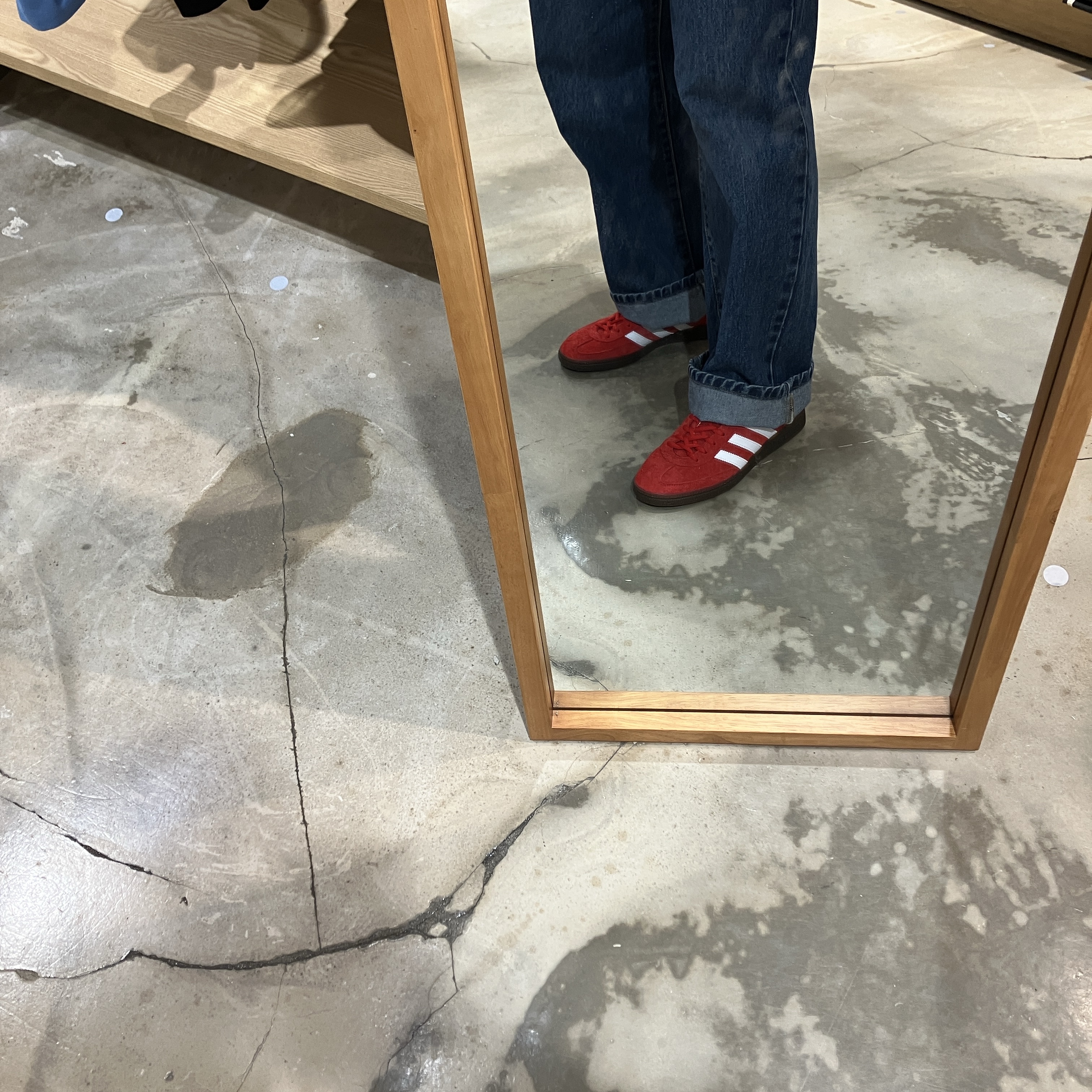 Adidas Spezial Handball Scarlet Cloud White 착용 스타일