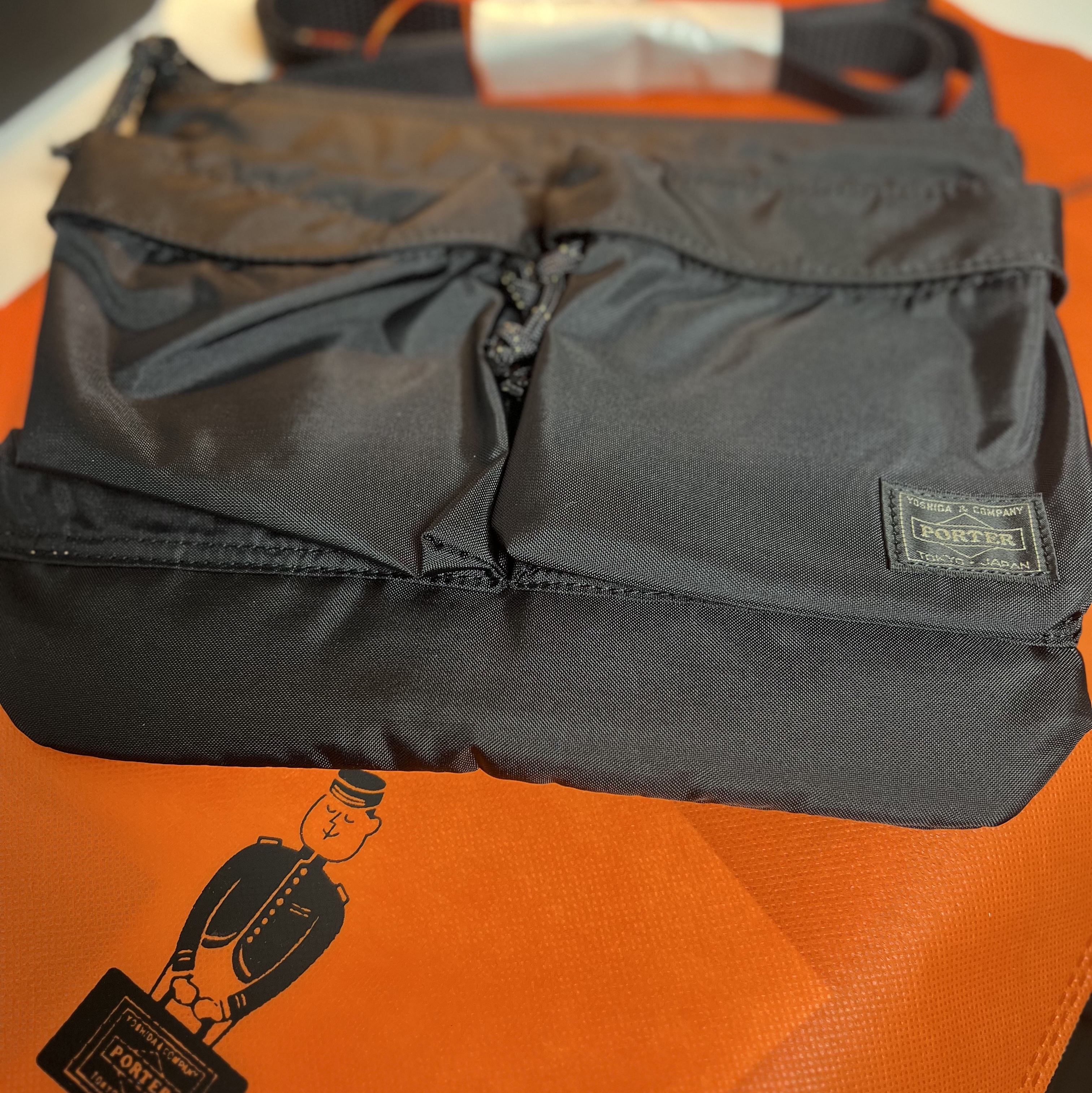 Porter Porterforce Shoulder Bag Black 착용 스타일 - 1