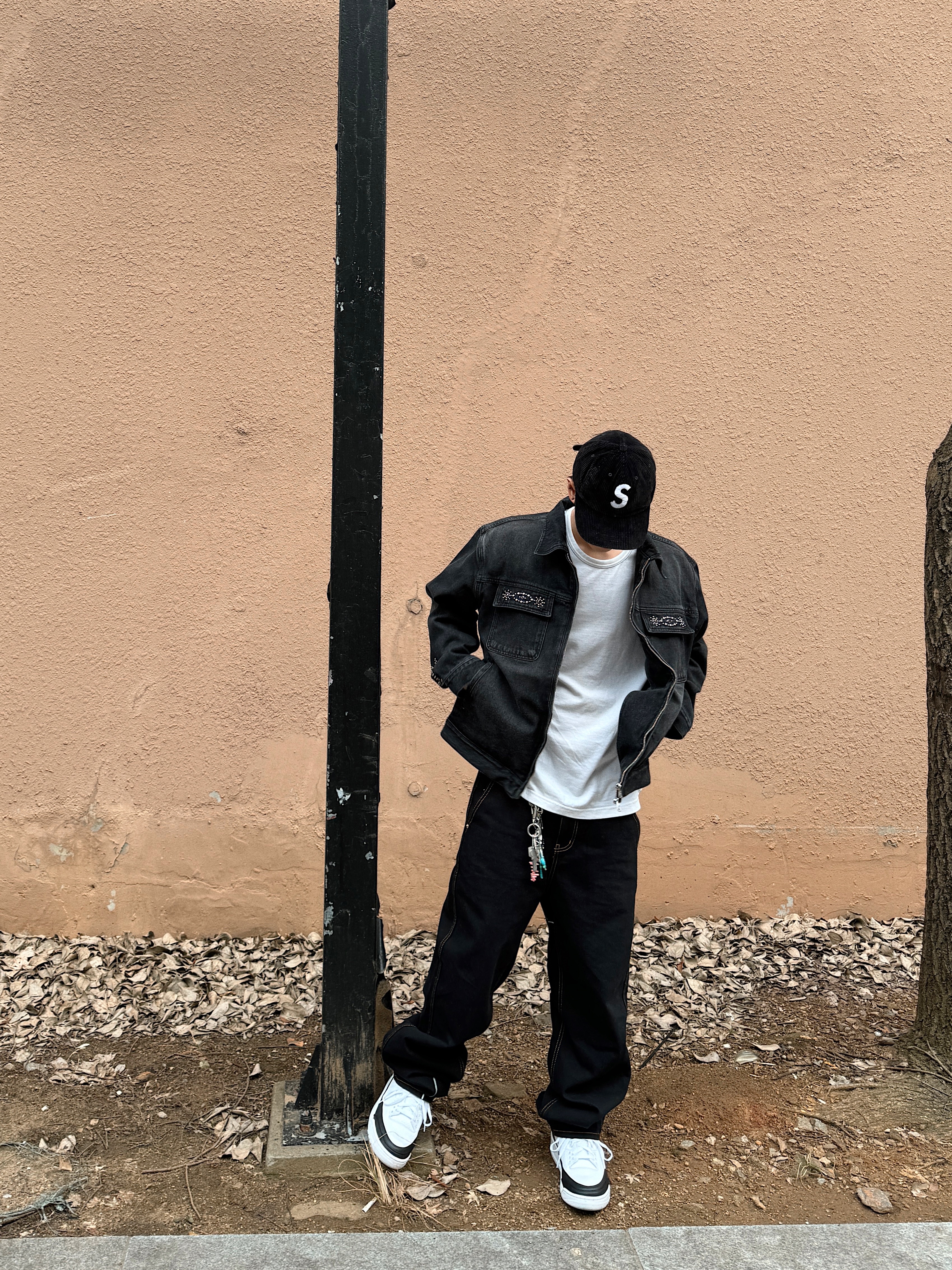 Supreme Corduroy S Logo 6-Panel Black - 23FW, Jordan 3 x Fragment Retro SP White Black 착용 스타일 - 7