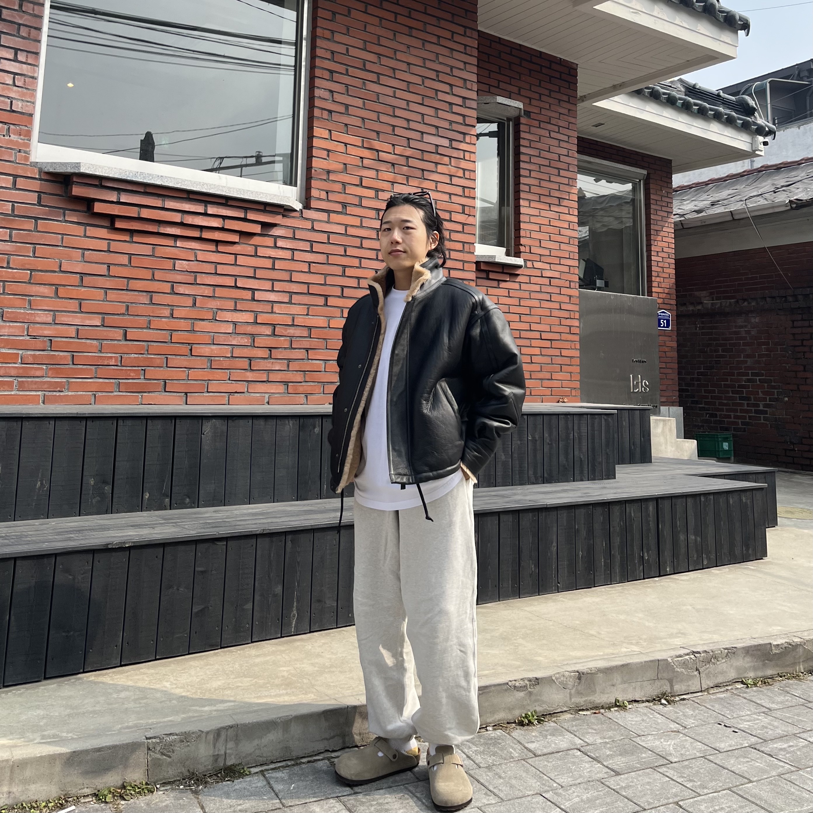 Birkenstock Boston Soft Footbed Taupe - Regular 착용 스타일