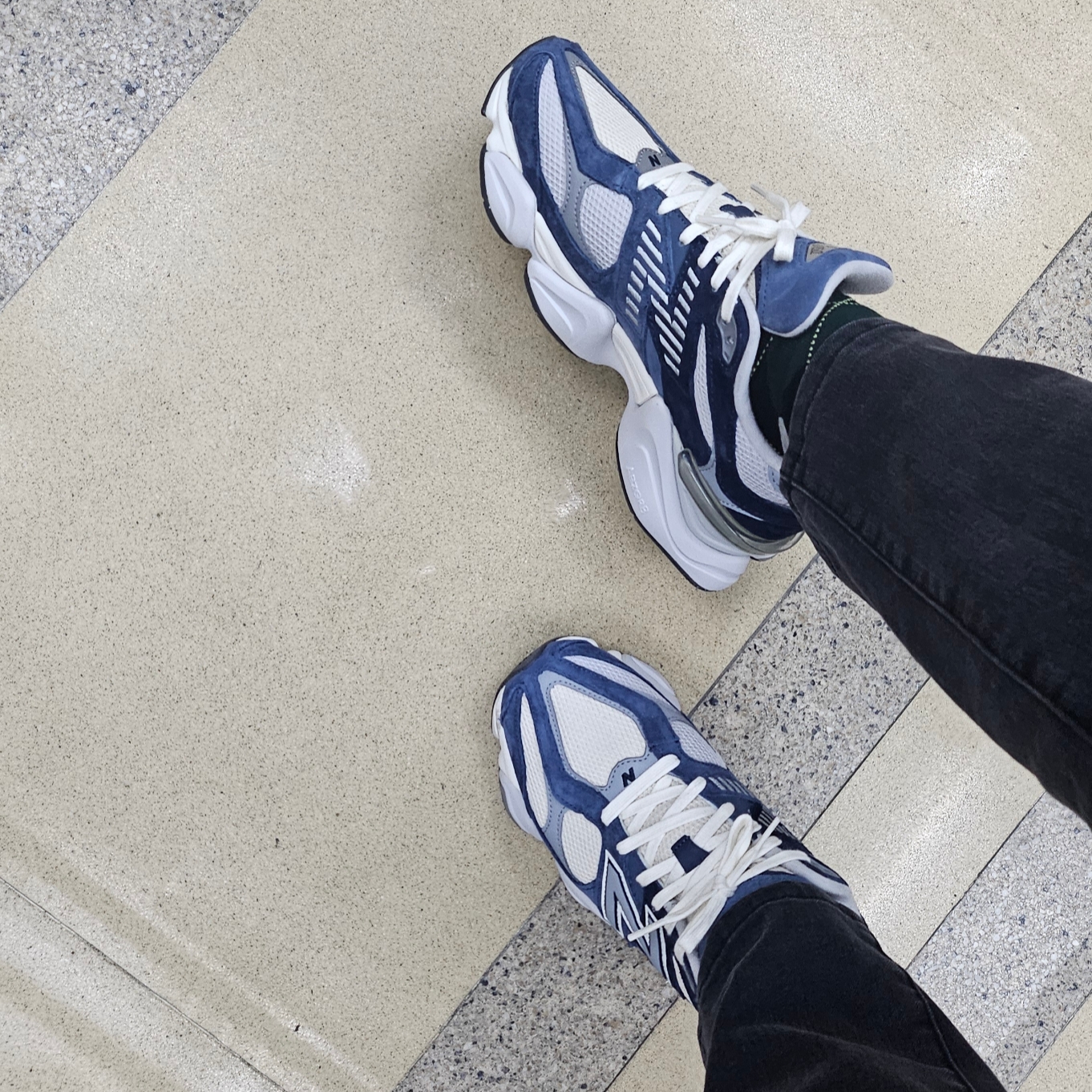 New Balance 9060 Natural Indigo 착용 스타일 - 2