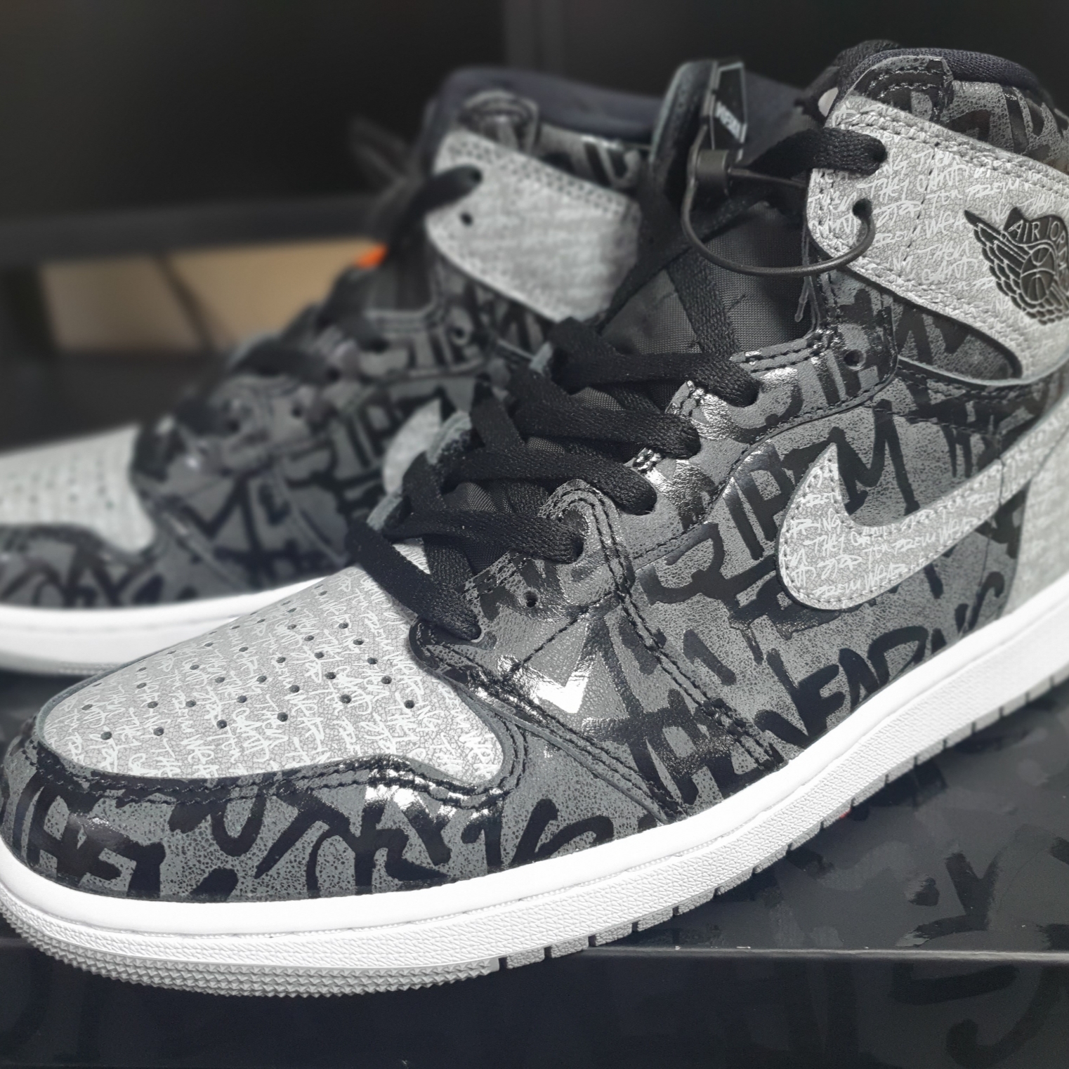 Jordan 1 Retro High OG Rebellionaire 착용 스타일 - 1