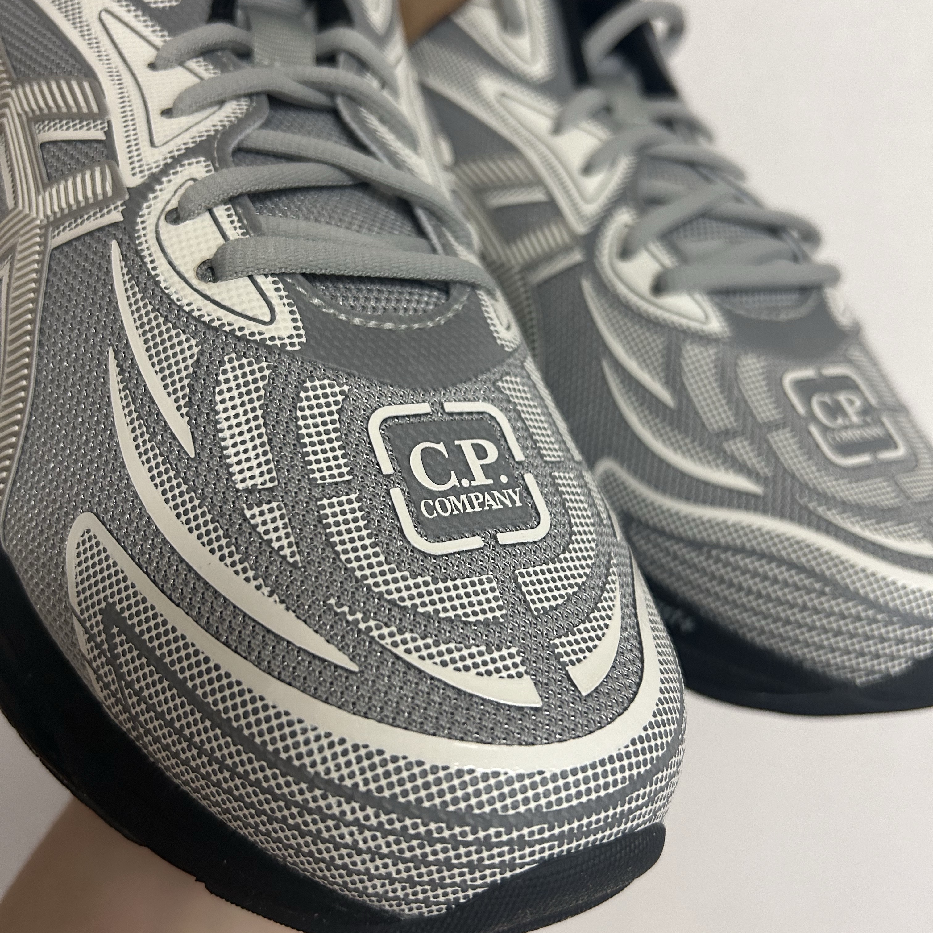 Asics x C.P. Company Gel-Quantum 360 VIII Cement Grey 착용 스타일 - 4