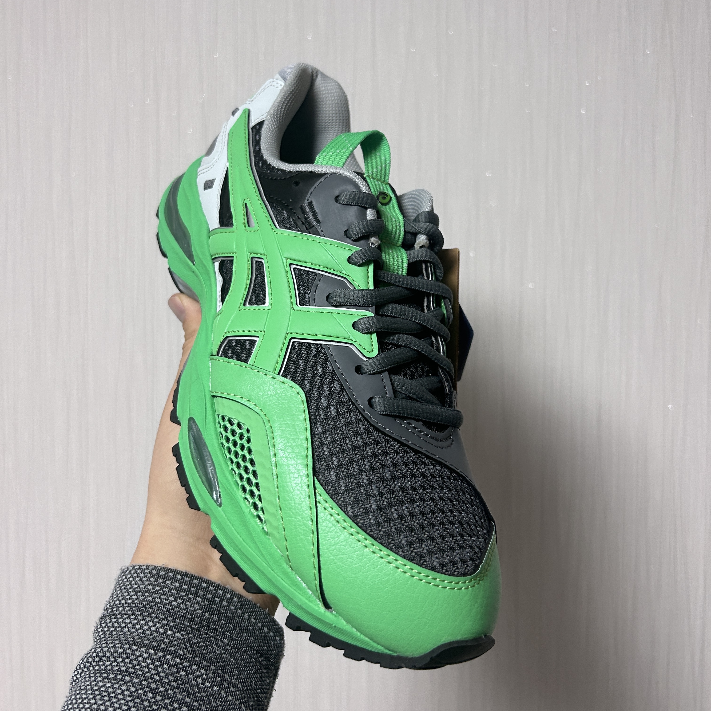 Asics HS2-S Gel-MC Plus Sea Glass Graphite Grey 착용 스타일 - 1