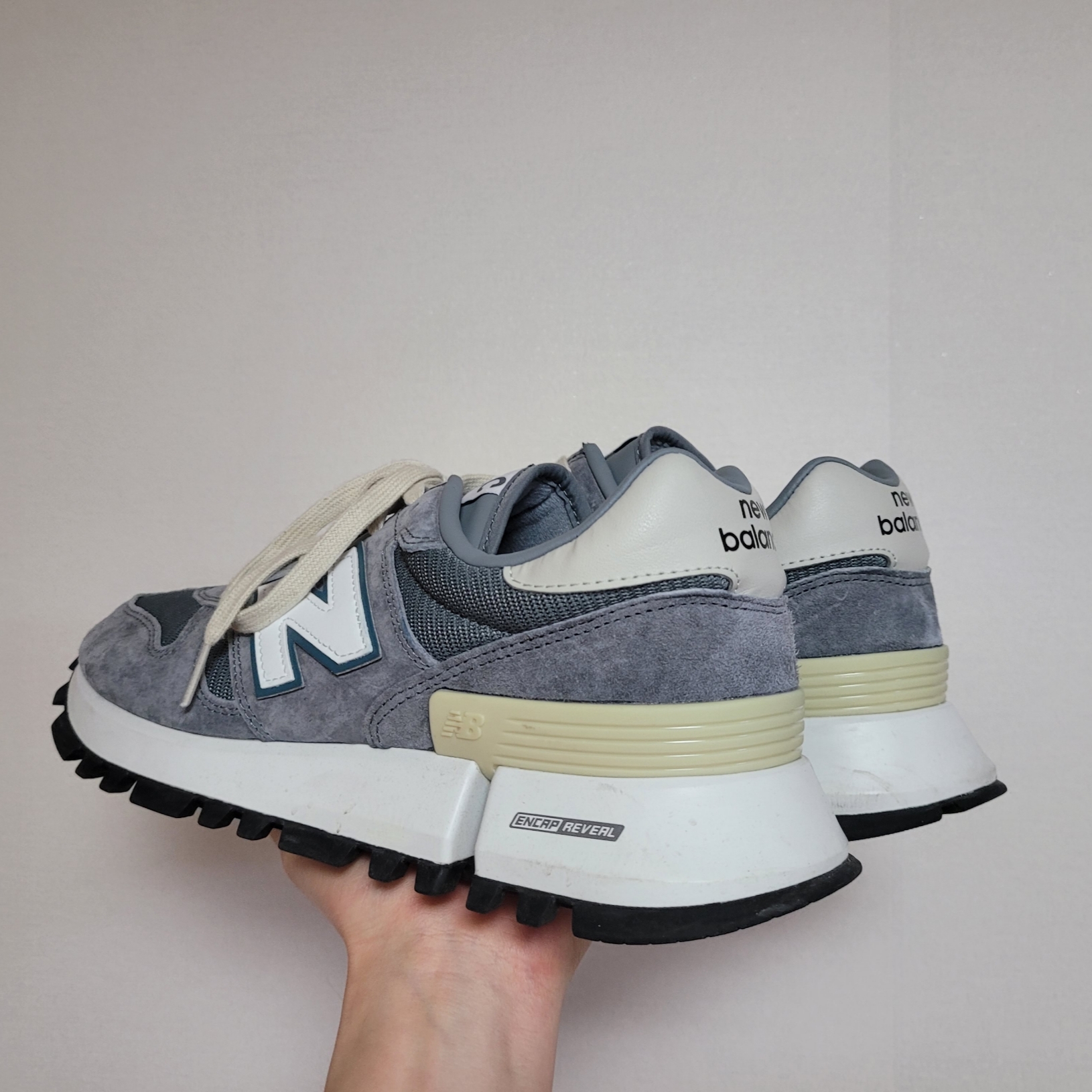 New Balance x Tokyo Design Studio R_C 1300 Grey Teal 착용 스타일 - 3
