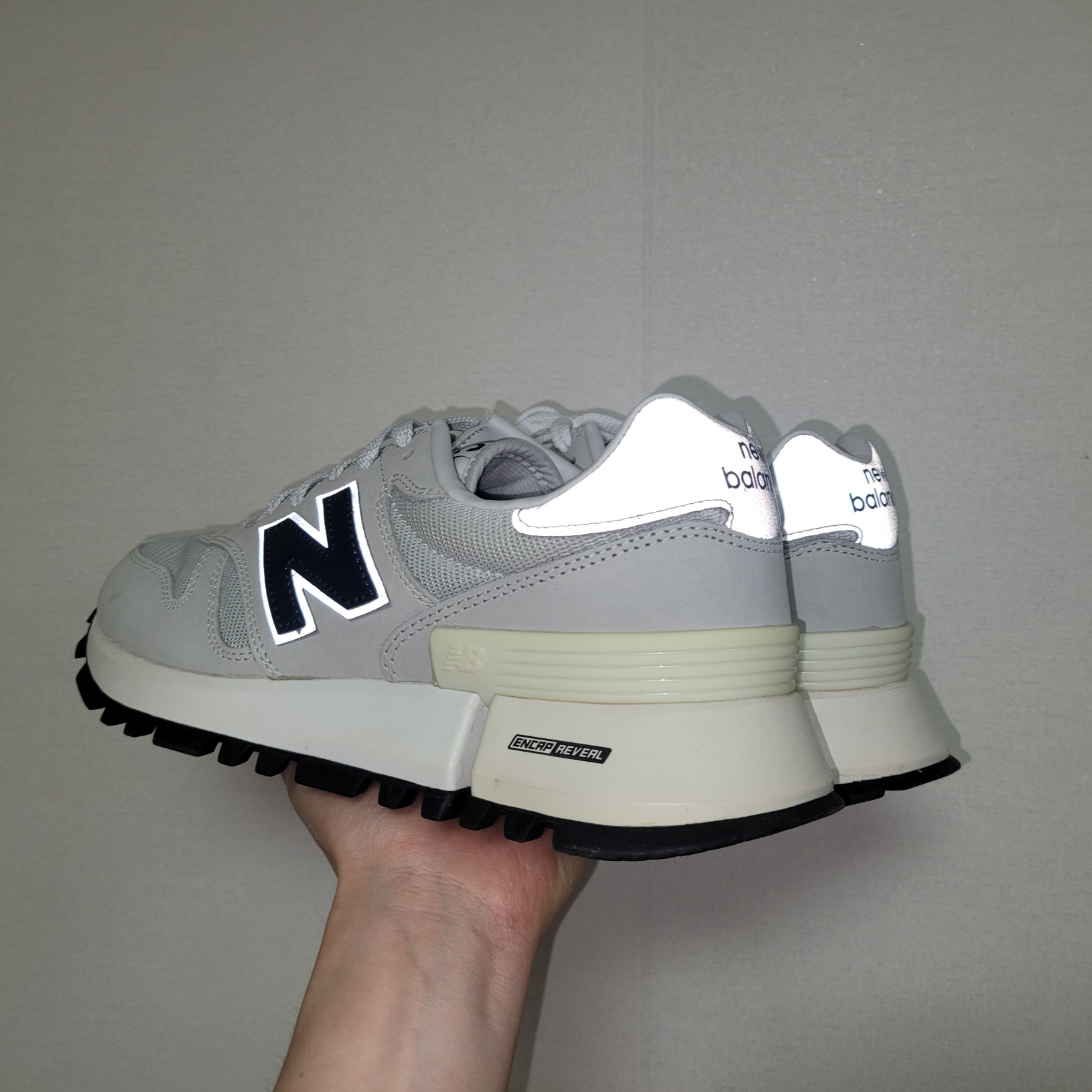 New Balance x Tokyo Design Studio R_C 1300 Summer Fog 착용 스타일 - 4