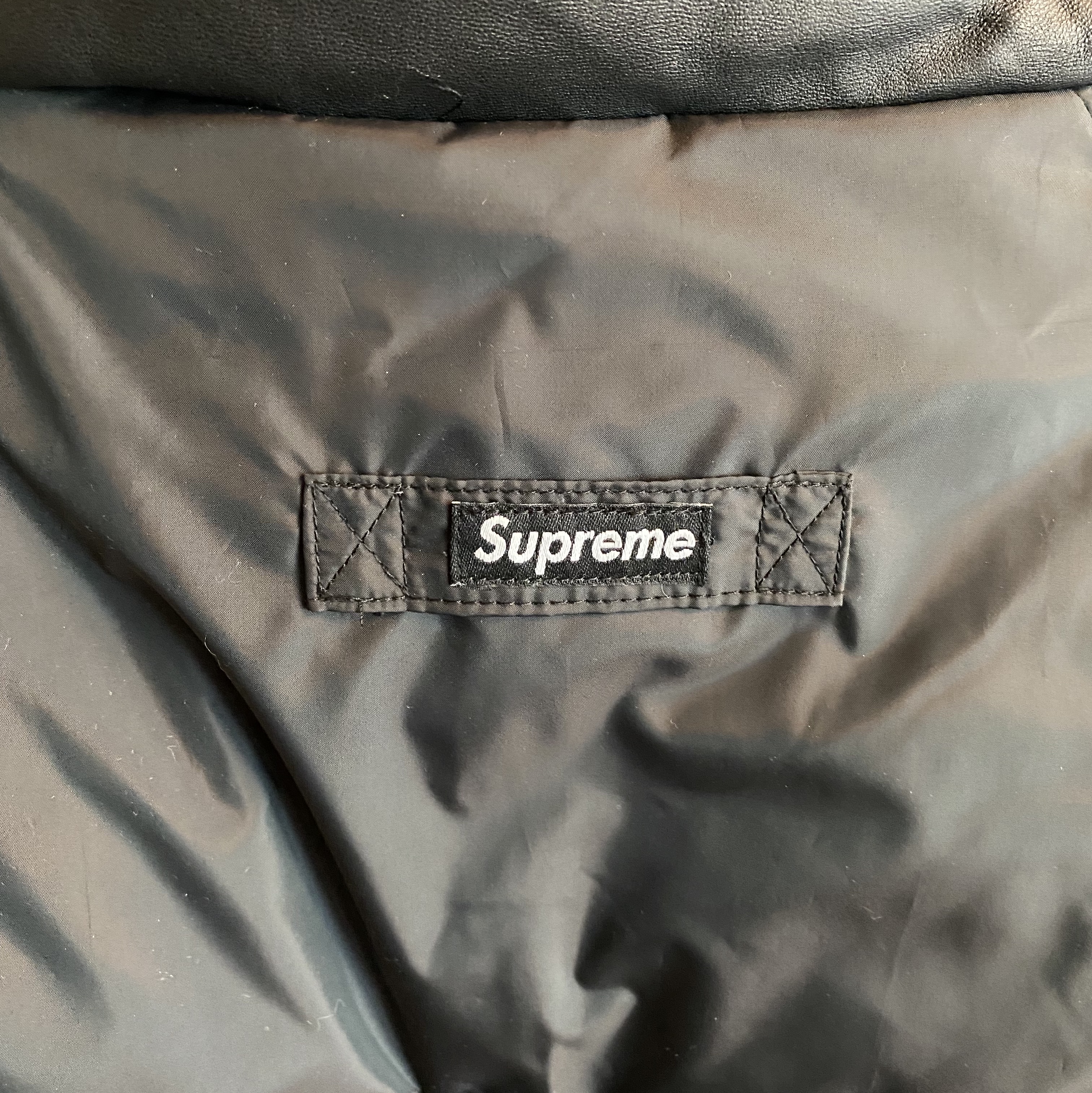 Supreme Reversible Down Puffer Jacket Black - 24SS 착용 스타일 - 4