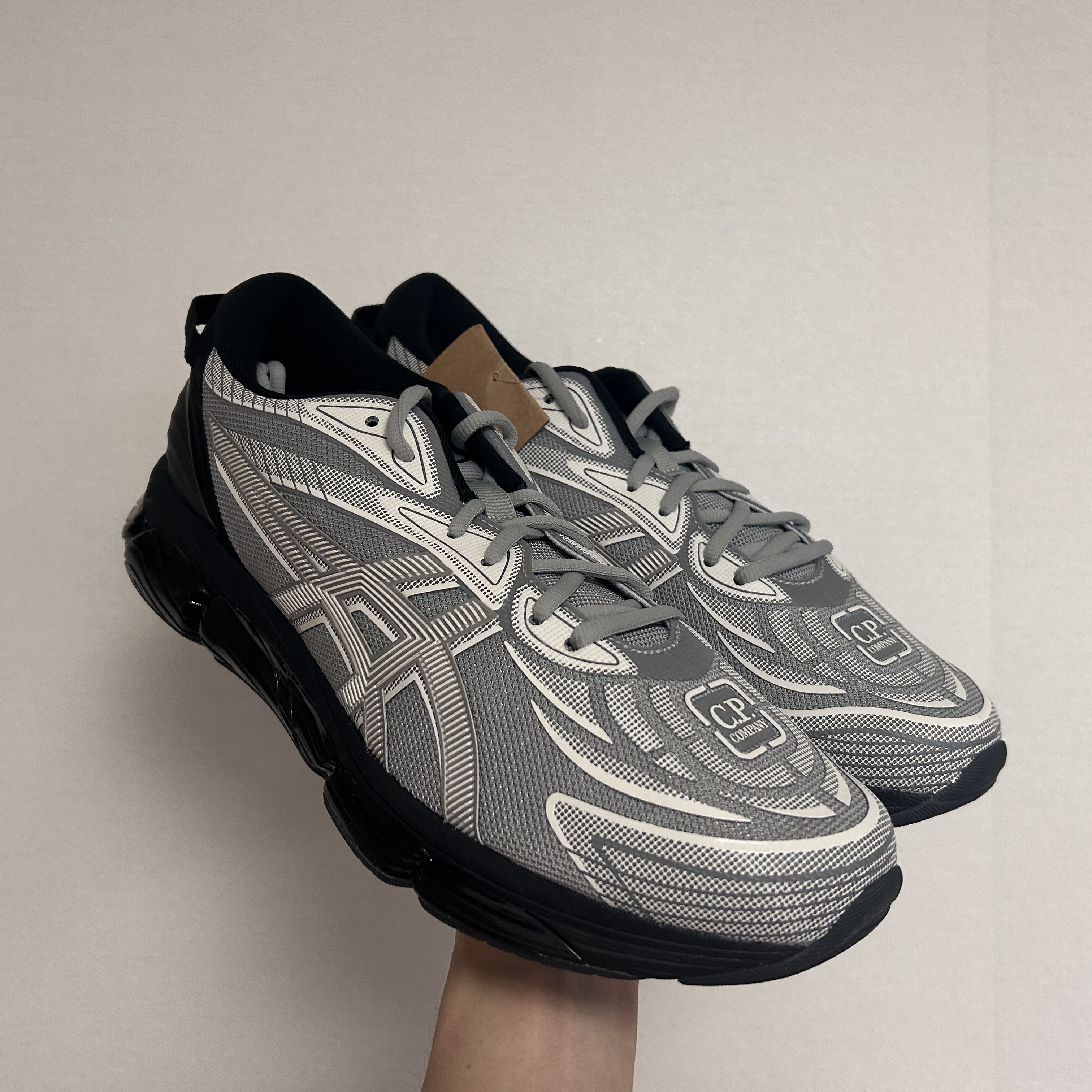 Asics x C.P. Company Gel-Quantum 360 VIII Cement Grey 착용 스타일 - 2