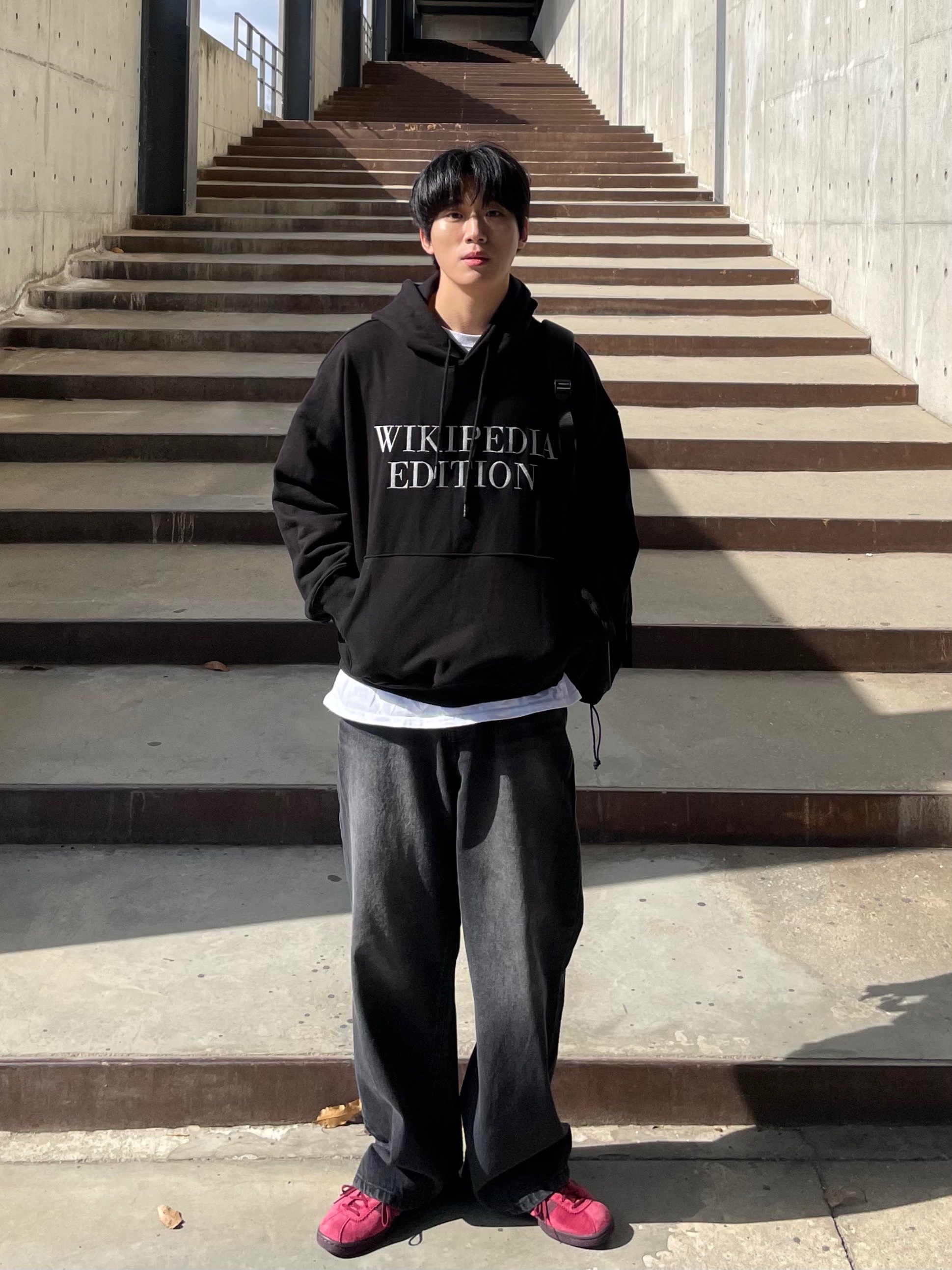 Adidas Tobacco Gruen Collegiate Burgundy, Apple AirPods Max Lightning Silver (Korean Ver.) 착용 스타일 - 1