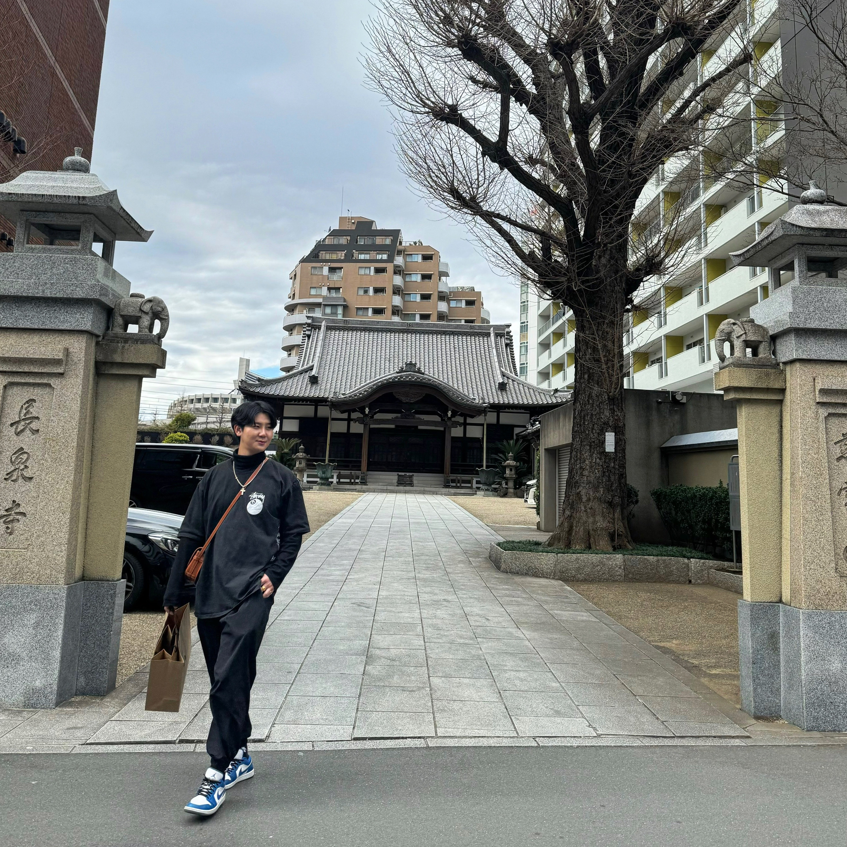 (W) Jordan 1 Low White Dark Marina Blue, Stussy Test Strike Pigment Dyed T-Shirt Black 착용 스타일 - 1