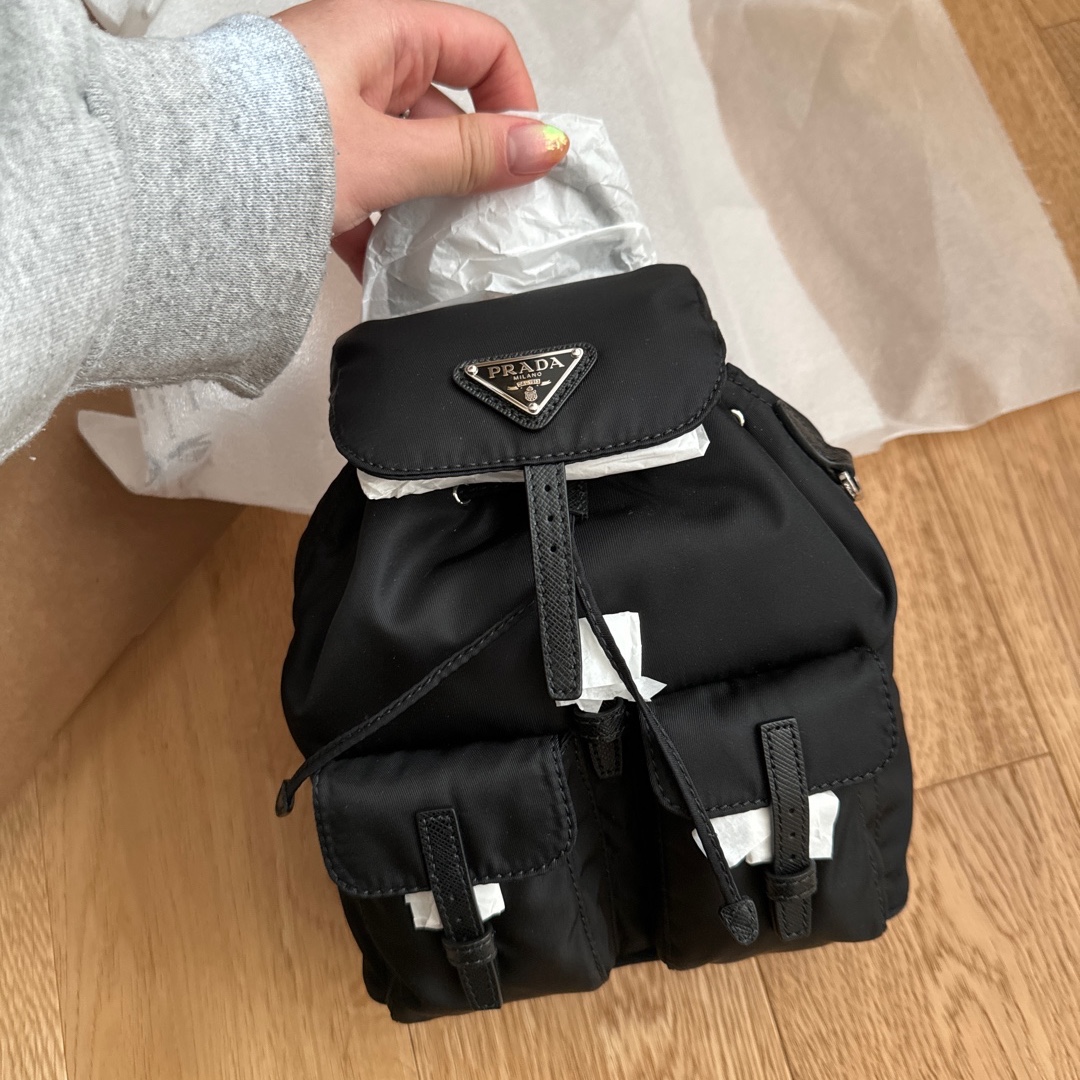 Prada Re-Nylon Mini Backpack Black 착용 스타일