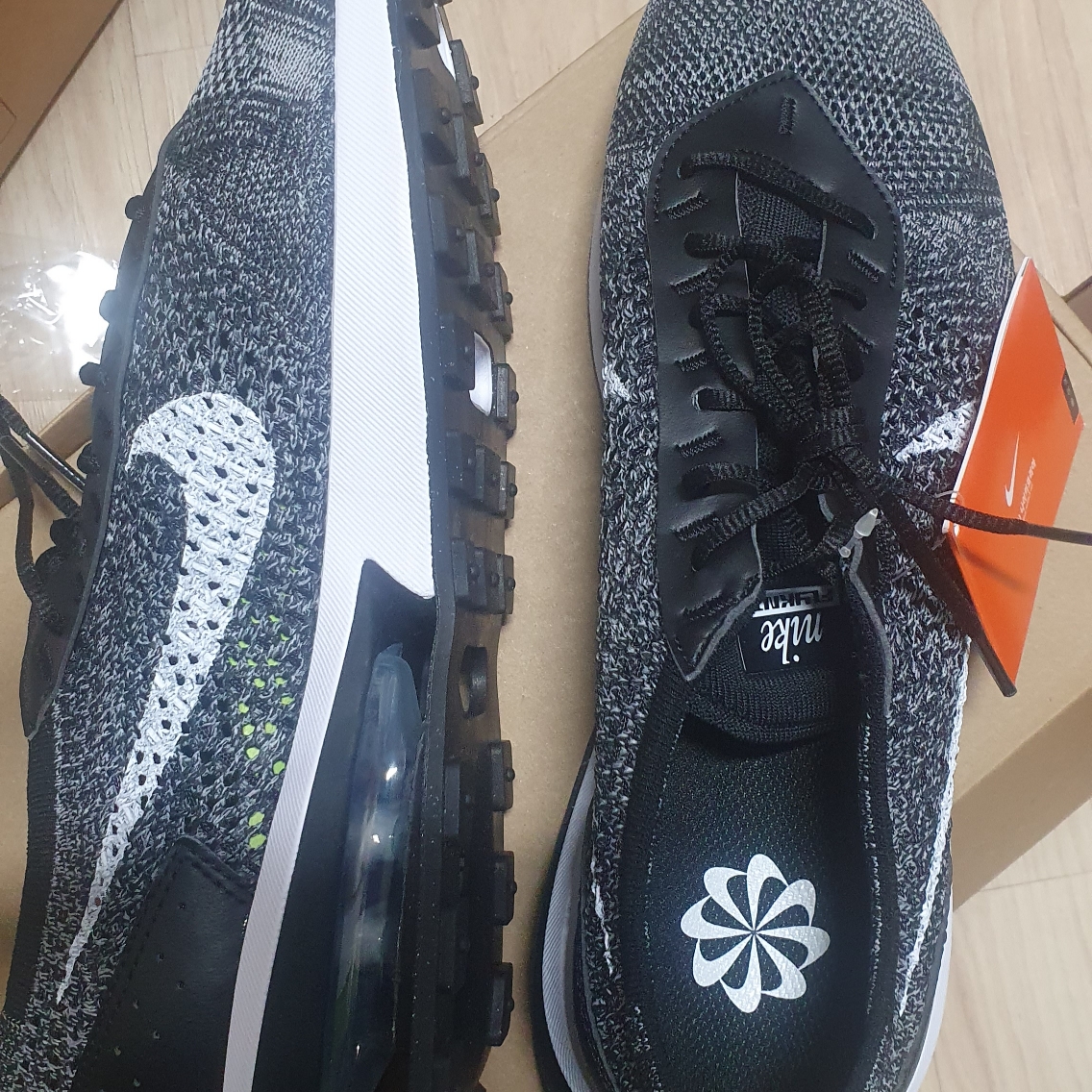 (W) Nike Air Max Flyknit Racer Black White 착용 스타일