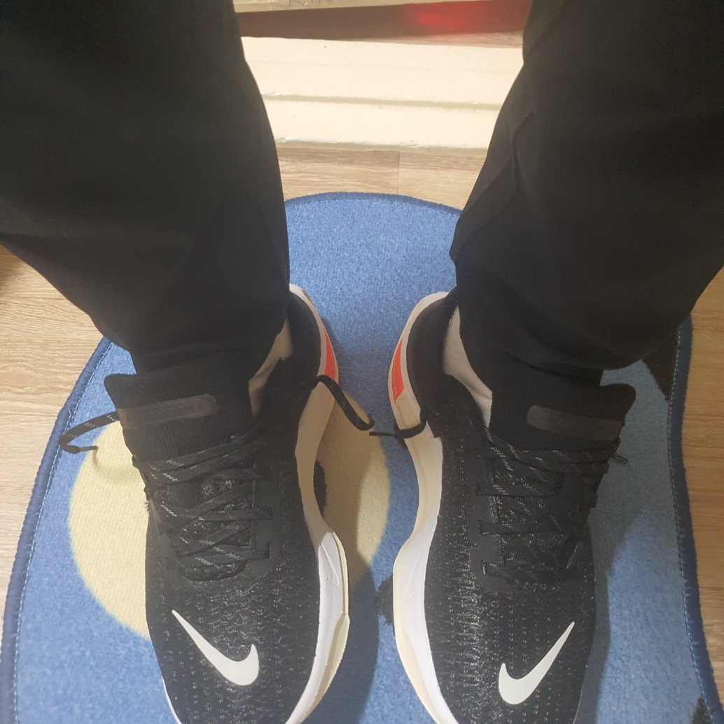 Nike ZoomX Invincible Run Flyknit 3 Black White 착용 스타일