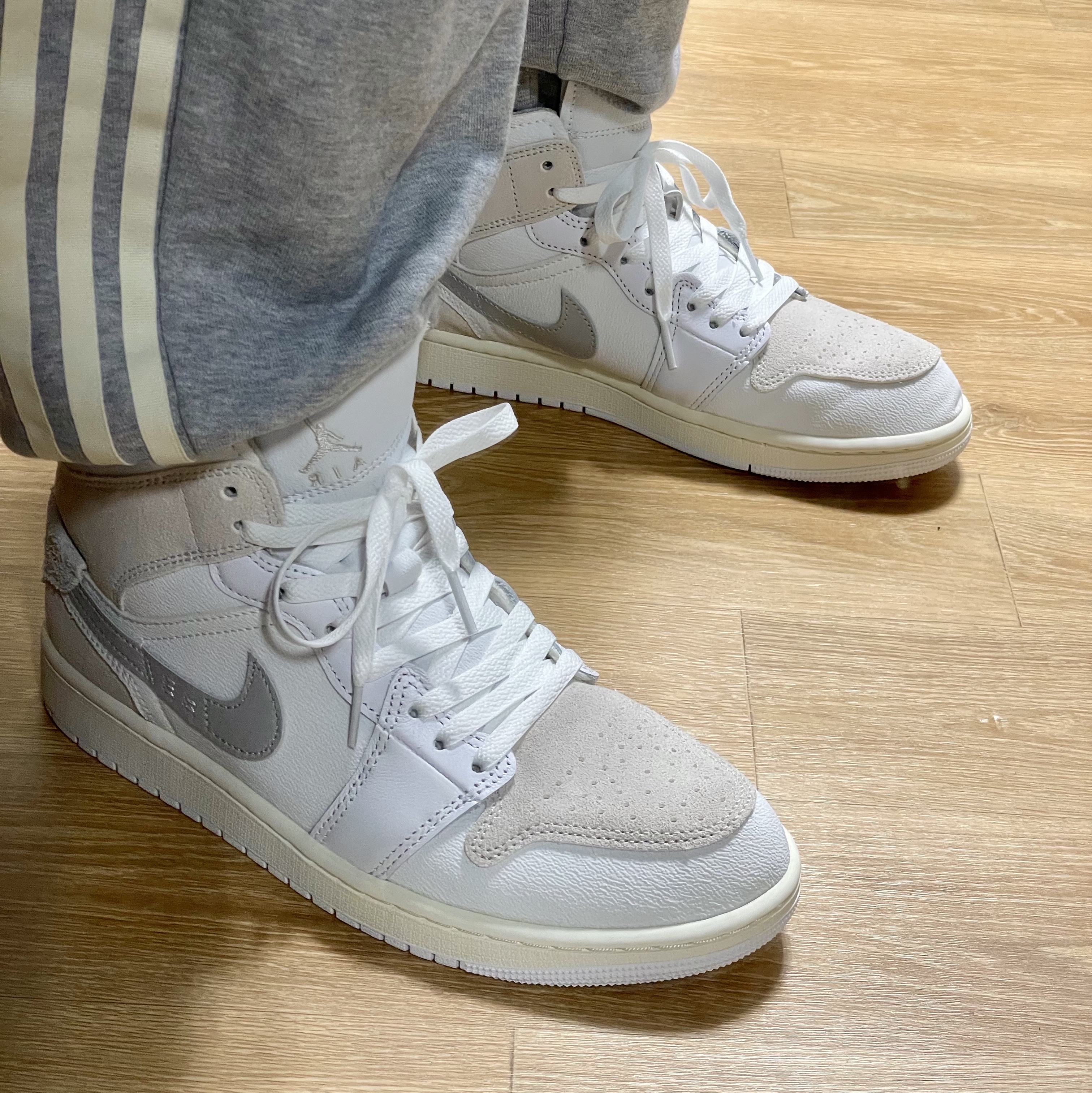 Jordan 1 Mid SE Craft White Light Orewood Brown 착용 스타일