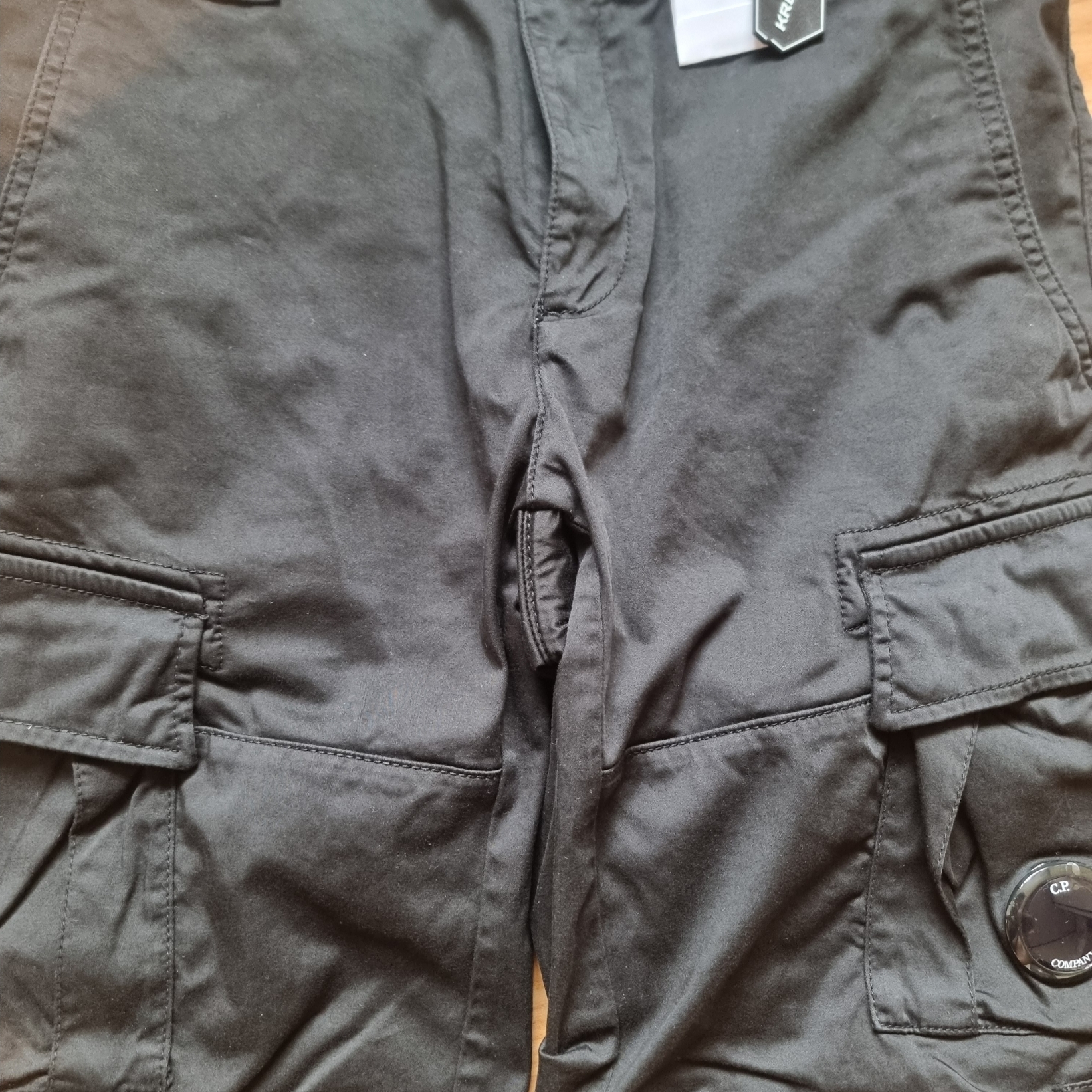 C.P. Company Stretch Sateen Cargo Shorts Black - 23SS 착용 스타일
