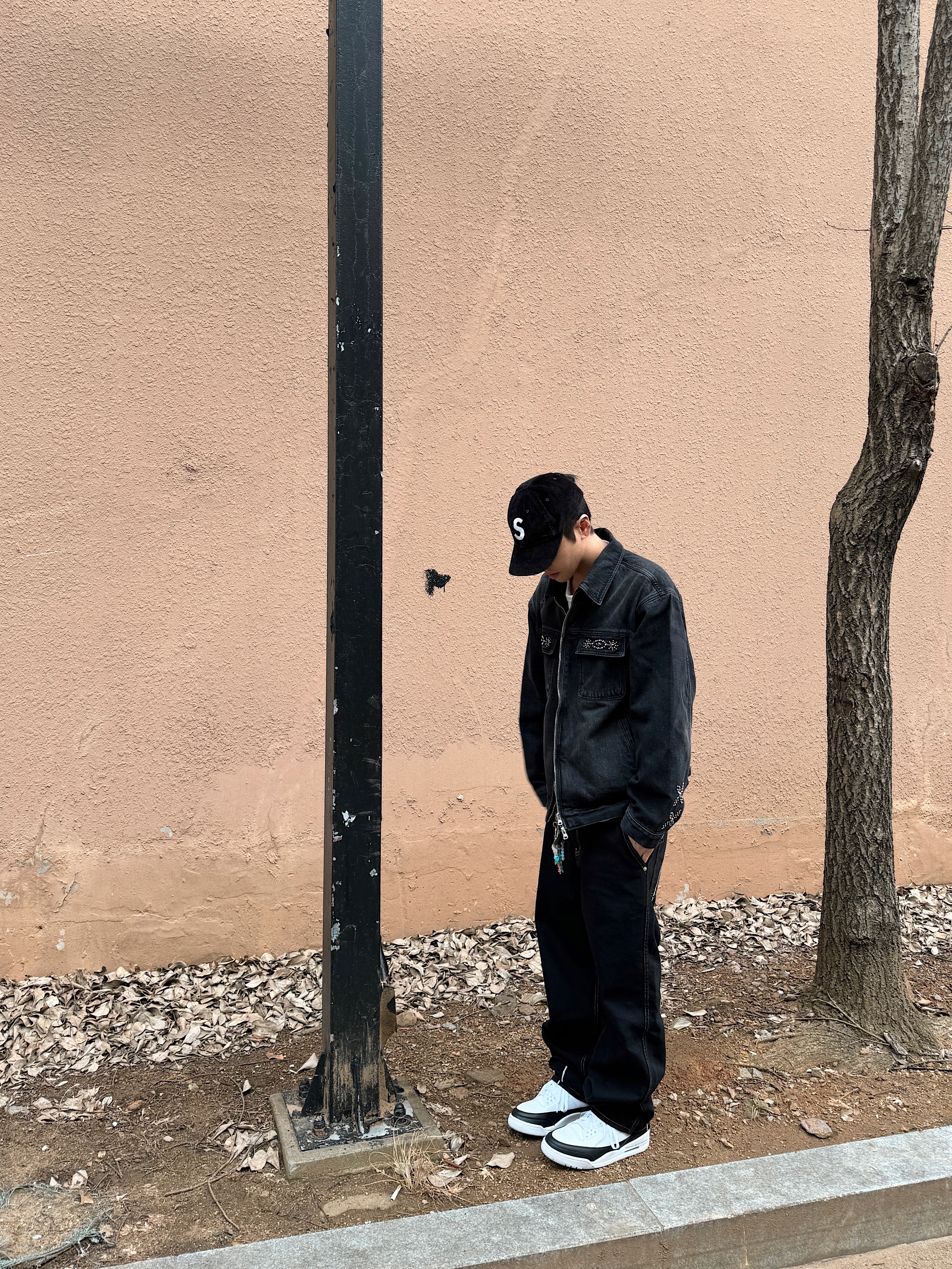 Supreme Corduroy S Logo 6-Panel Black - 23FW, Jordan 3 x Fragment Retro SP White Black 착용 스타일 - 6
