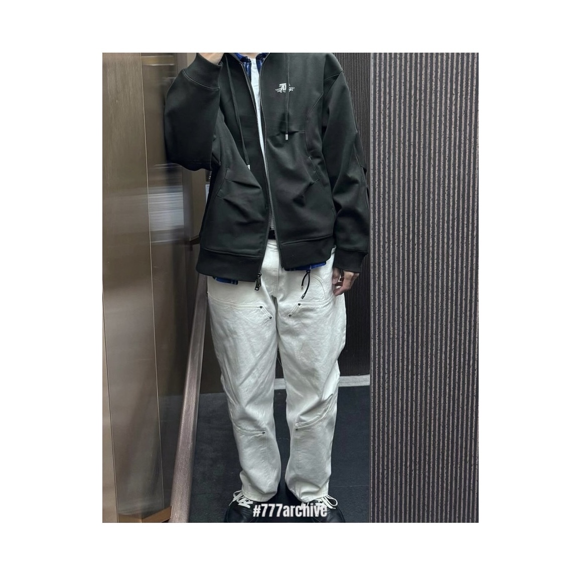 Ader Error Nolc Logo Hoodie Zip-Up Khaki 착용 스타일 - 3