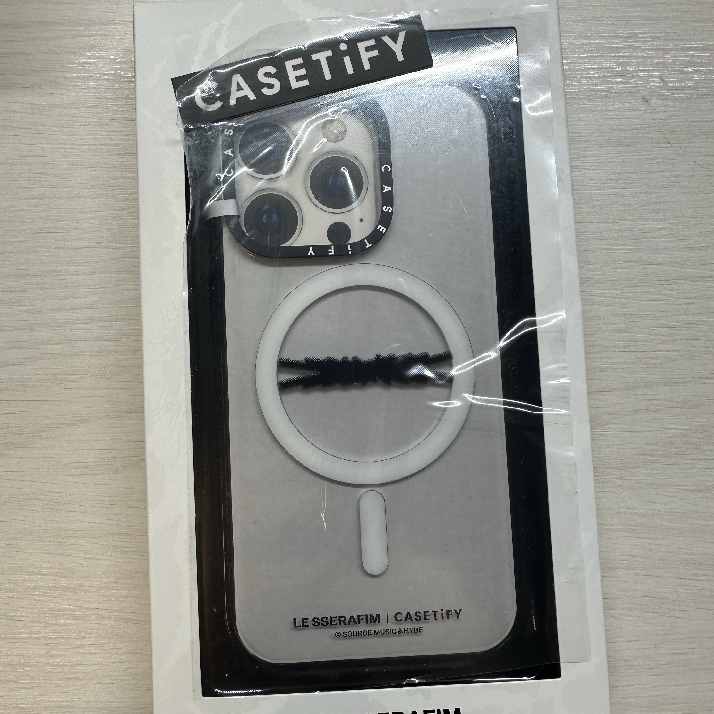 Casetify x LE SSERAFIM iPhone EASY Signature Impact Case Clear Black 착용 스타일