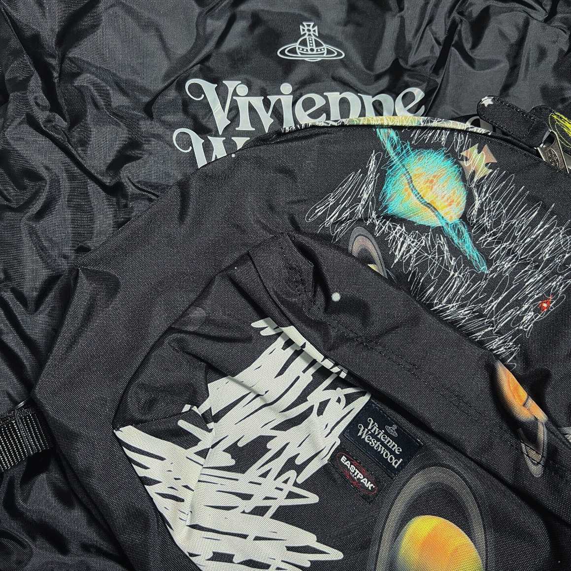 Vivienne Westwood x Eastpak Padded Backpack Black, Vivienne Westwood Mini Bas Relief Pendant Silver 착용 스타일