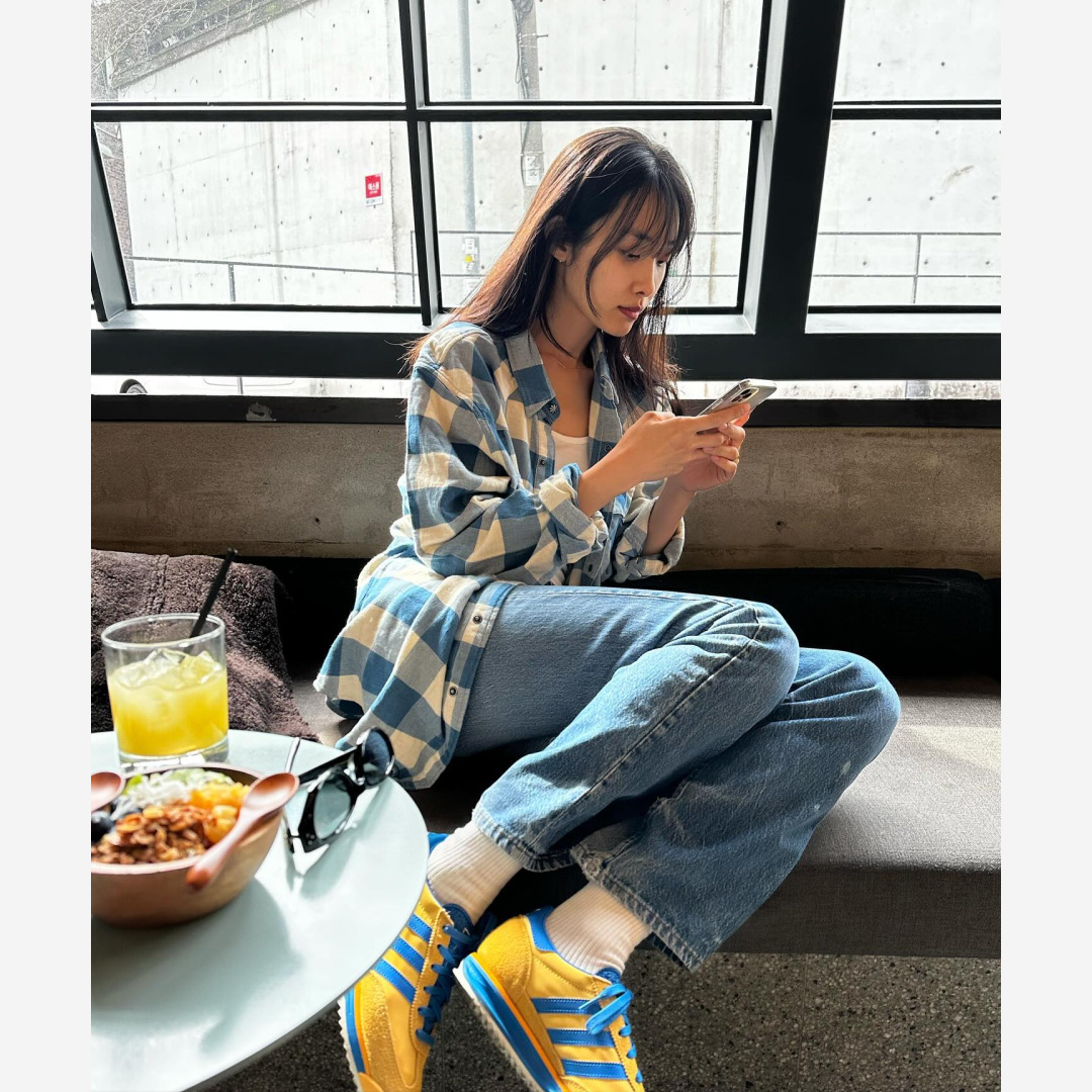 Adidas SL 72 RS Utility Yellow Bright Royal 착용 스타일 - 2