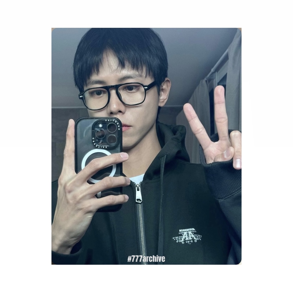 Ader Error Nolc Logo Hoodie Zip-Up Khaki 착용 스타일 - 2