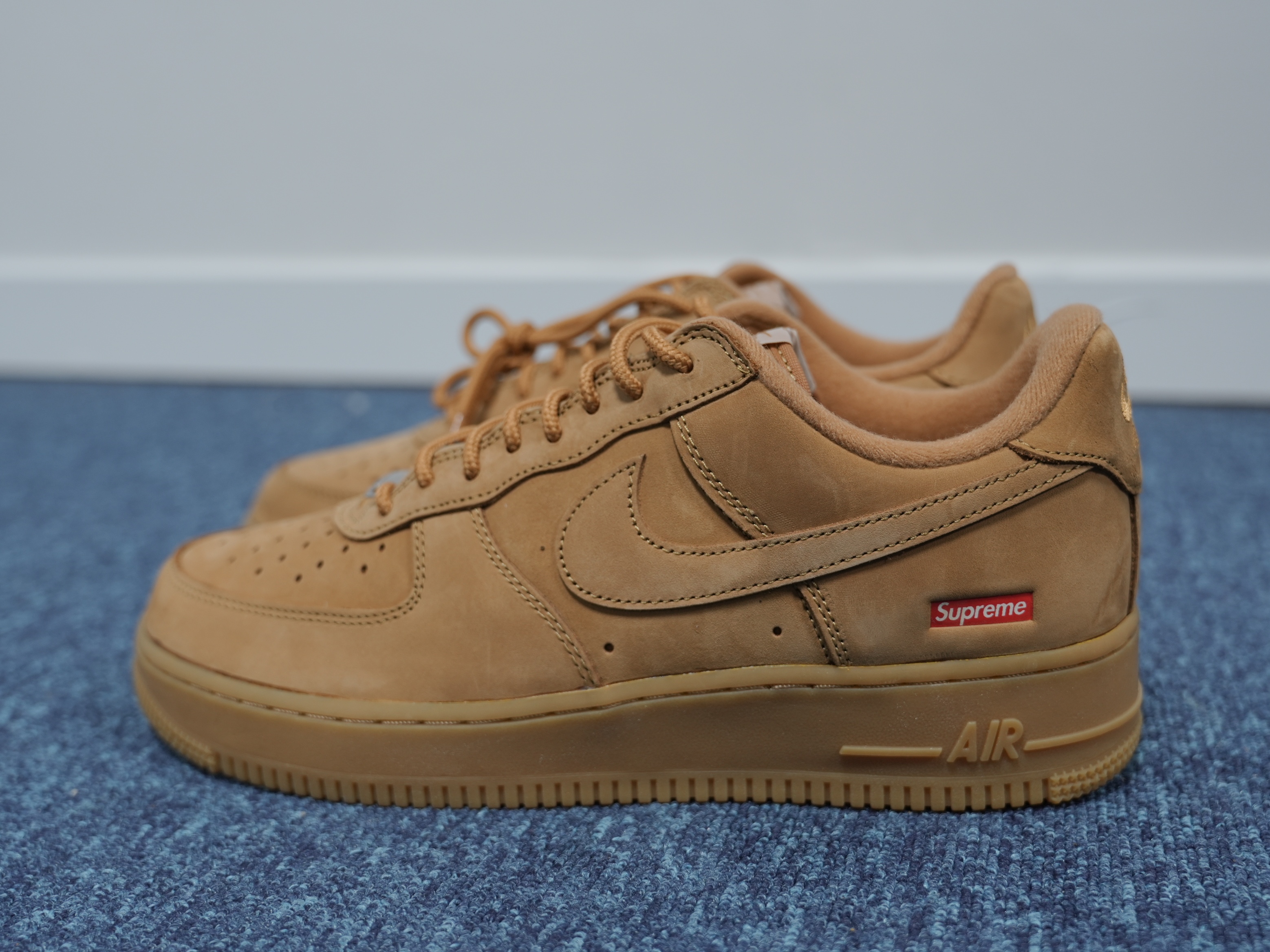 Nike x Supreme Air Force 1 Low Flax 착용 스타일 - 1
