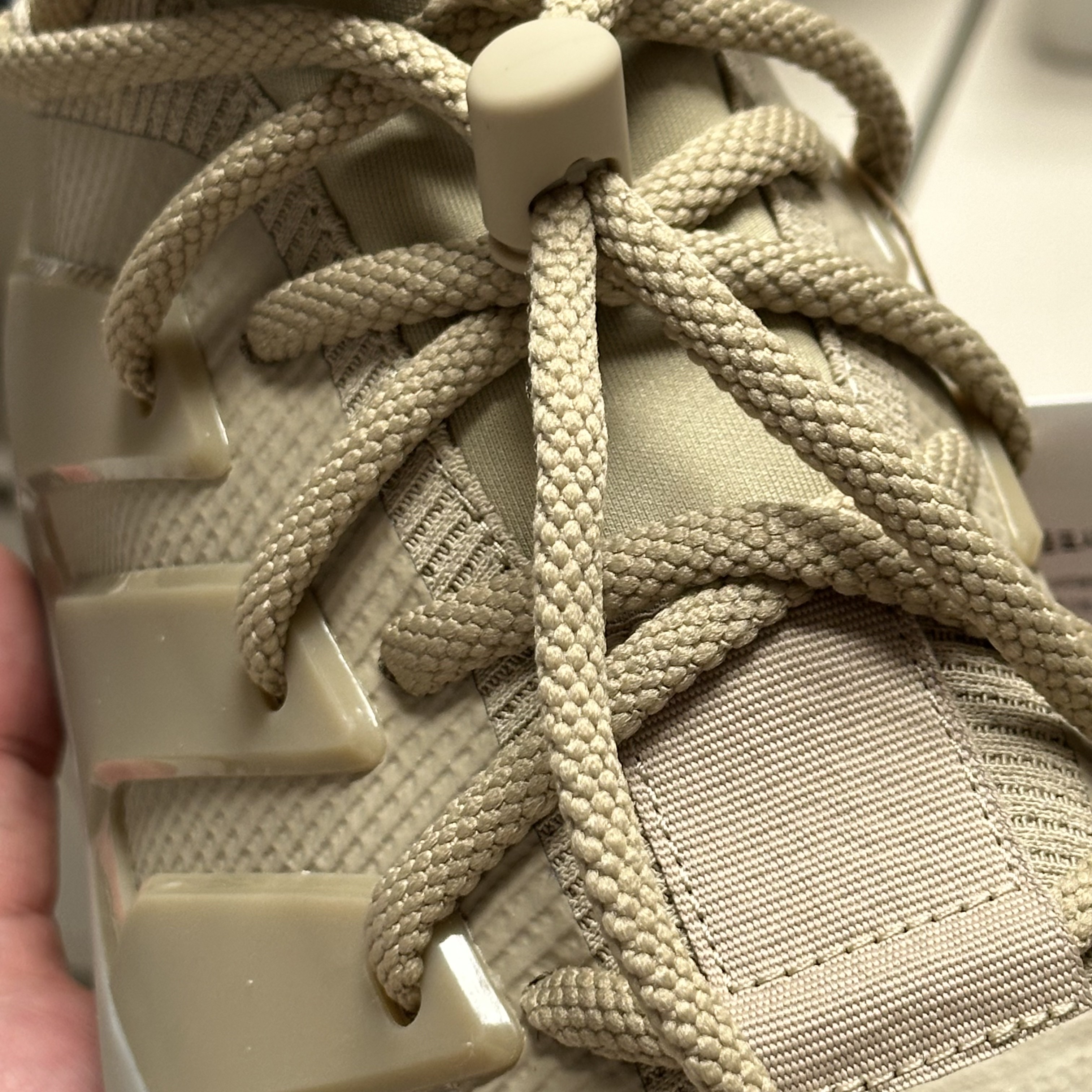 Adidas x Fear of God Athletics I Basketball Clay 착용 스타일 - 3