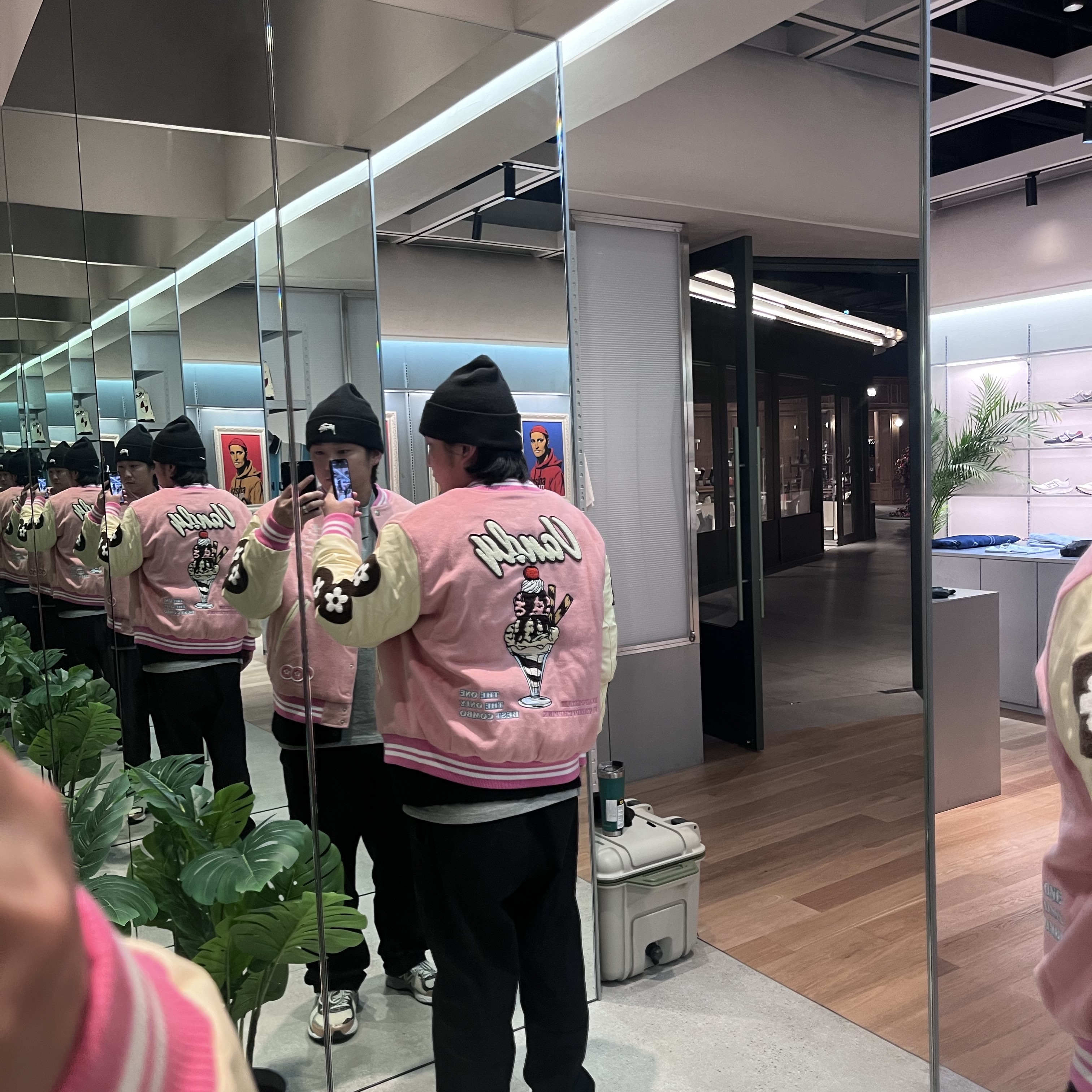 Vandy The Pink Sundae Varsity Jacket Pink 착용 스타일