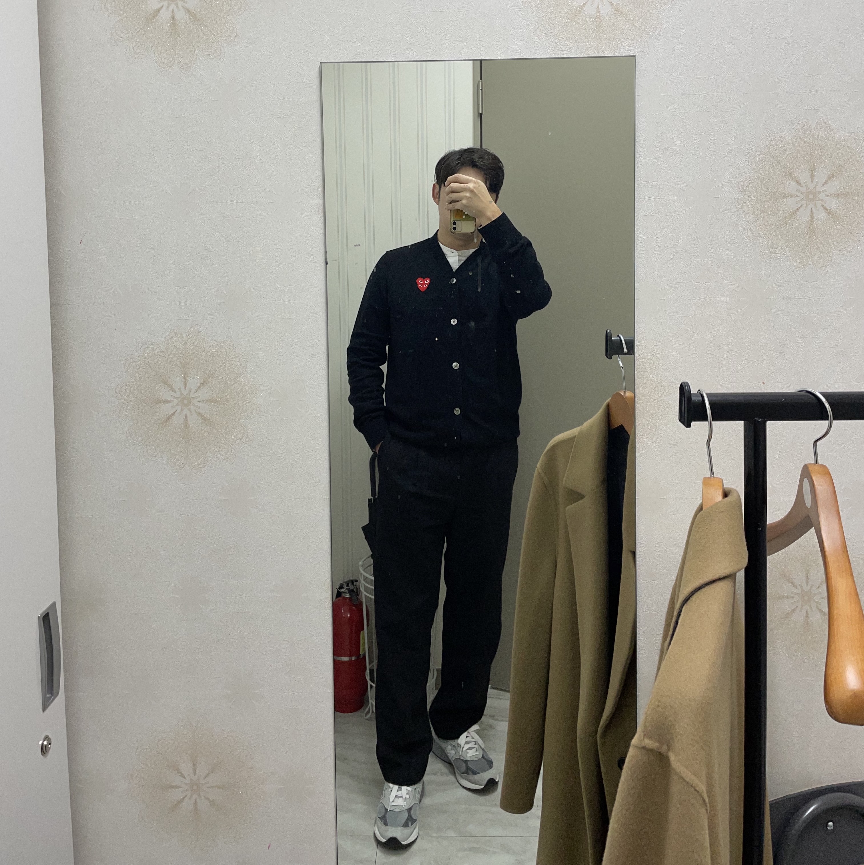 New Balance 993 Made in USA Grey - D Standard, Play Comme des Garcons Double Heart Cardigan Black 착용 스타일