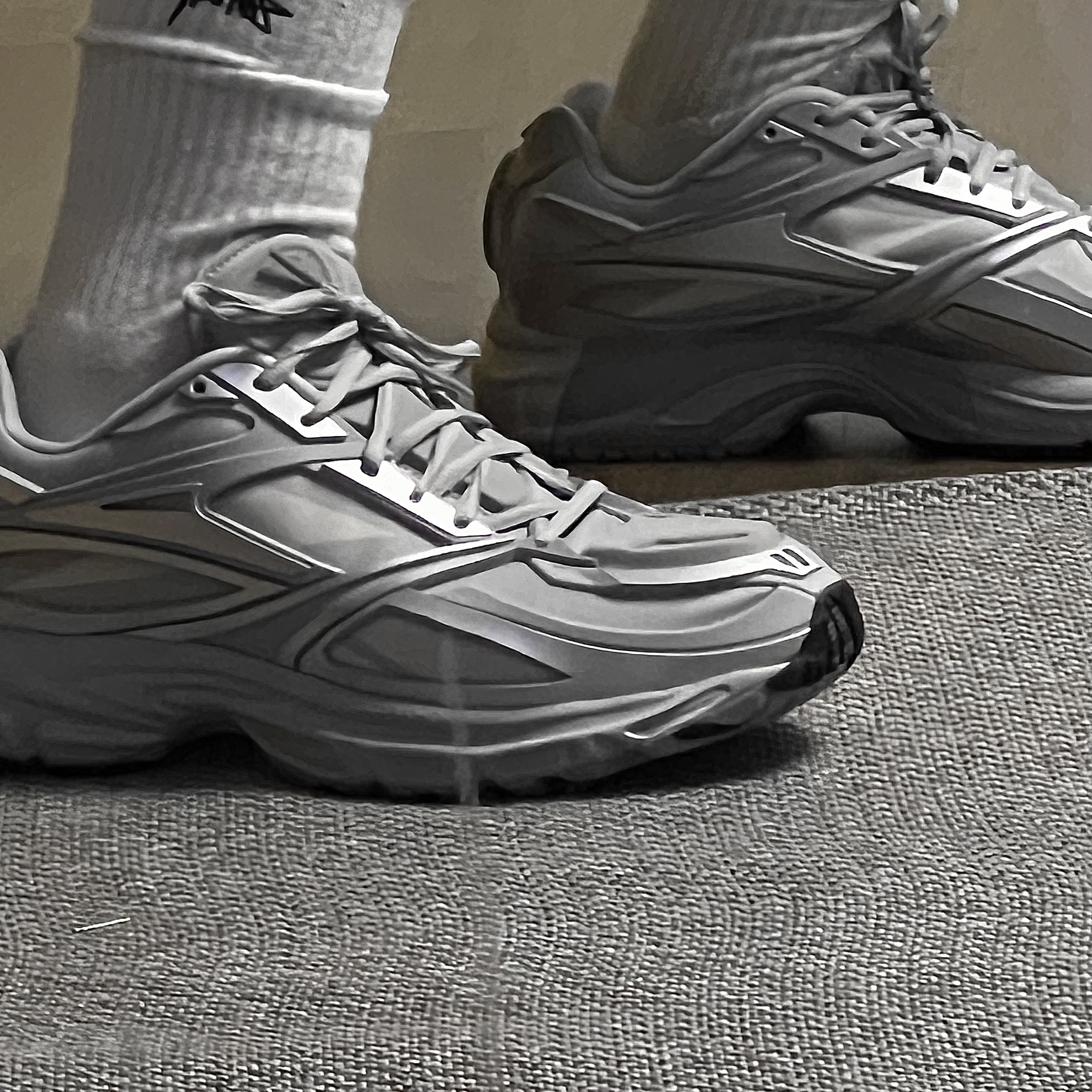 Reebok Premier Road Modern Grey, Stussy Small Stock Crew Socks White (3 Pack) 착용 스타일 - 3