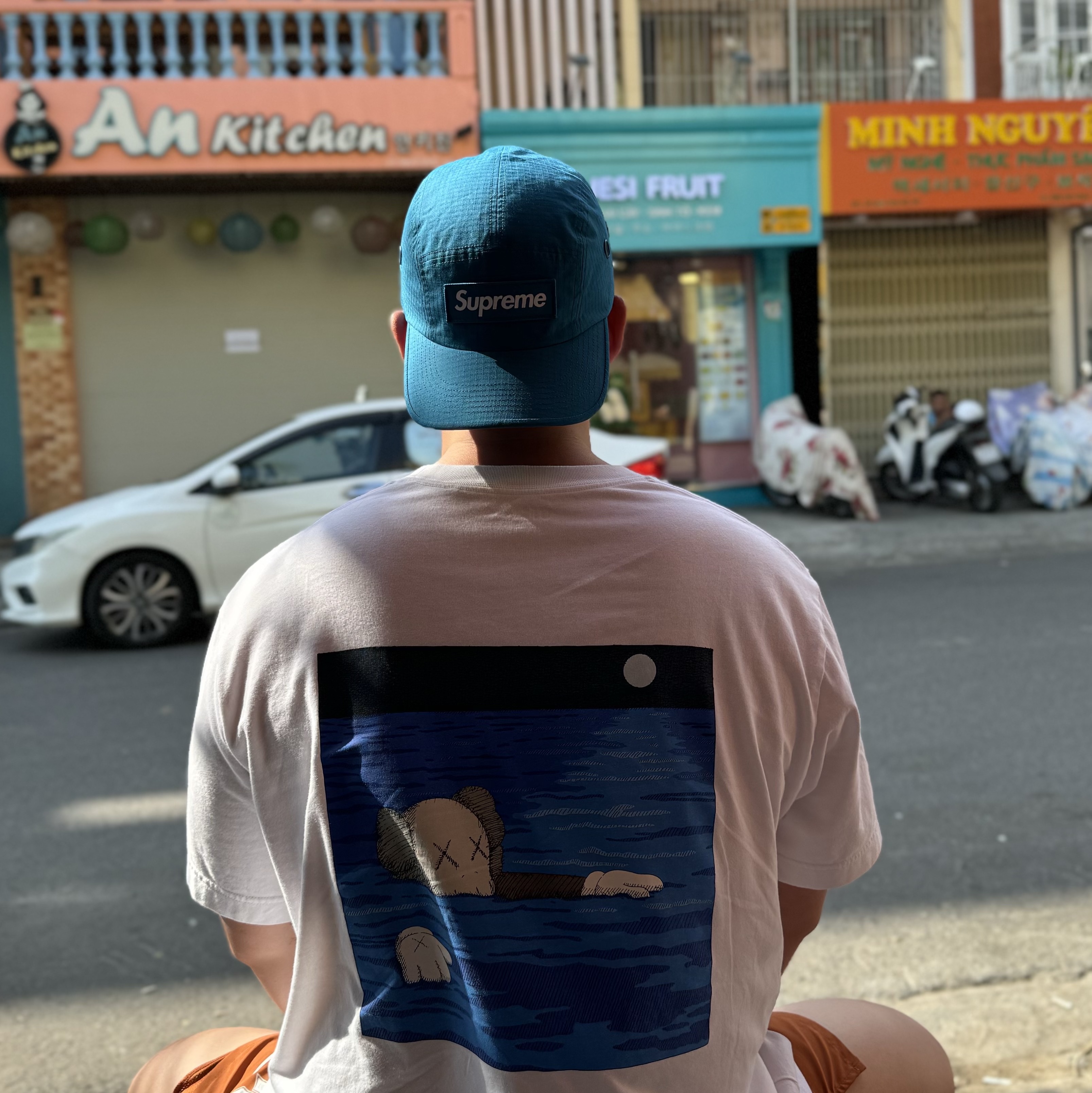 Supreme Ventile Camp Cap Teal - 23SS, Uniqlo UT x Kaws Short Sleeve Graphic T-Shirt White 착용 스타일 - 3