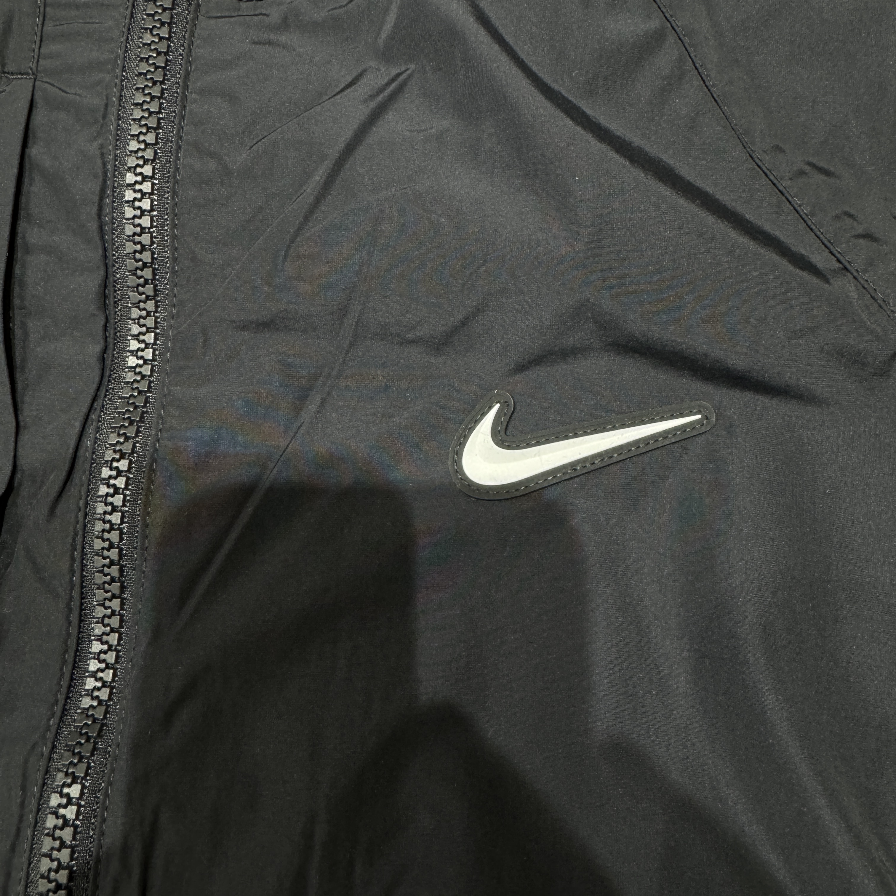 Nike x Drake Nocta Nylon Track Jacket Black (FN7666-010), Nike x Drake Nocta Woven Track Pants Black (FN7668-010) 착용 스타일 - 4