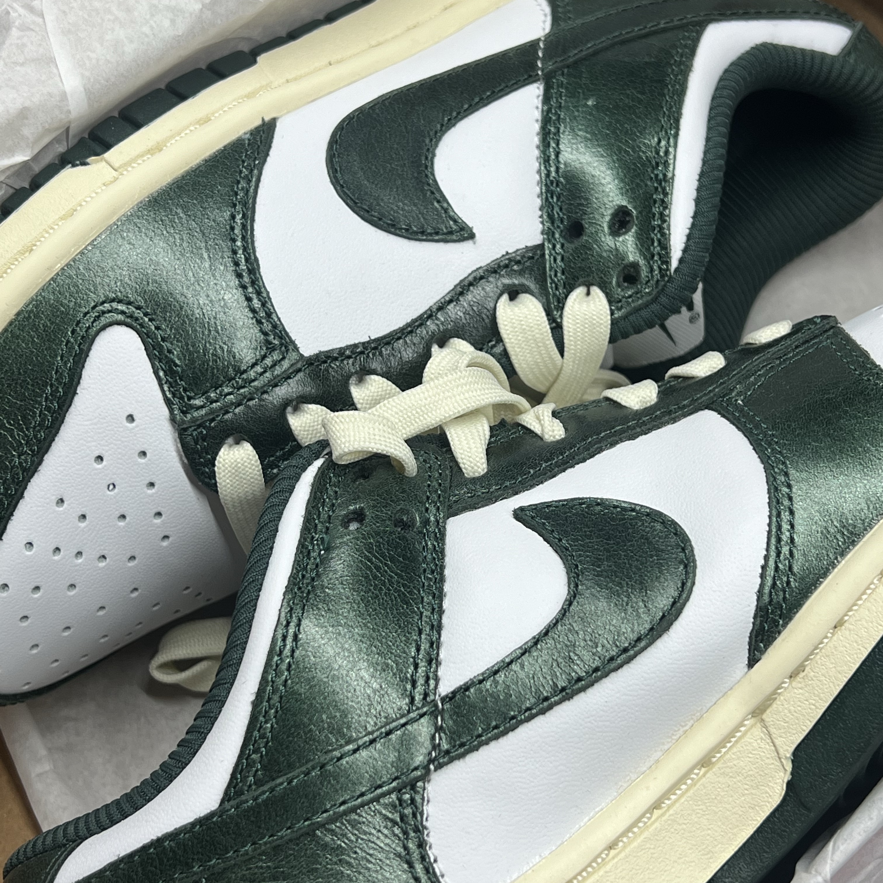 (W) Nike Dunk Low Vintage Green 착용 스타일