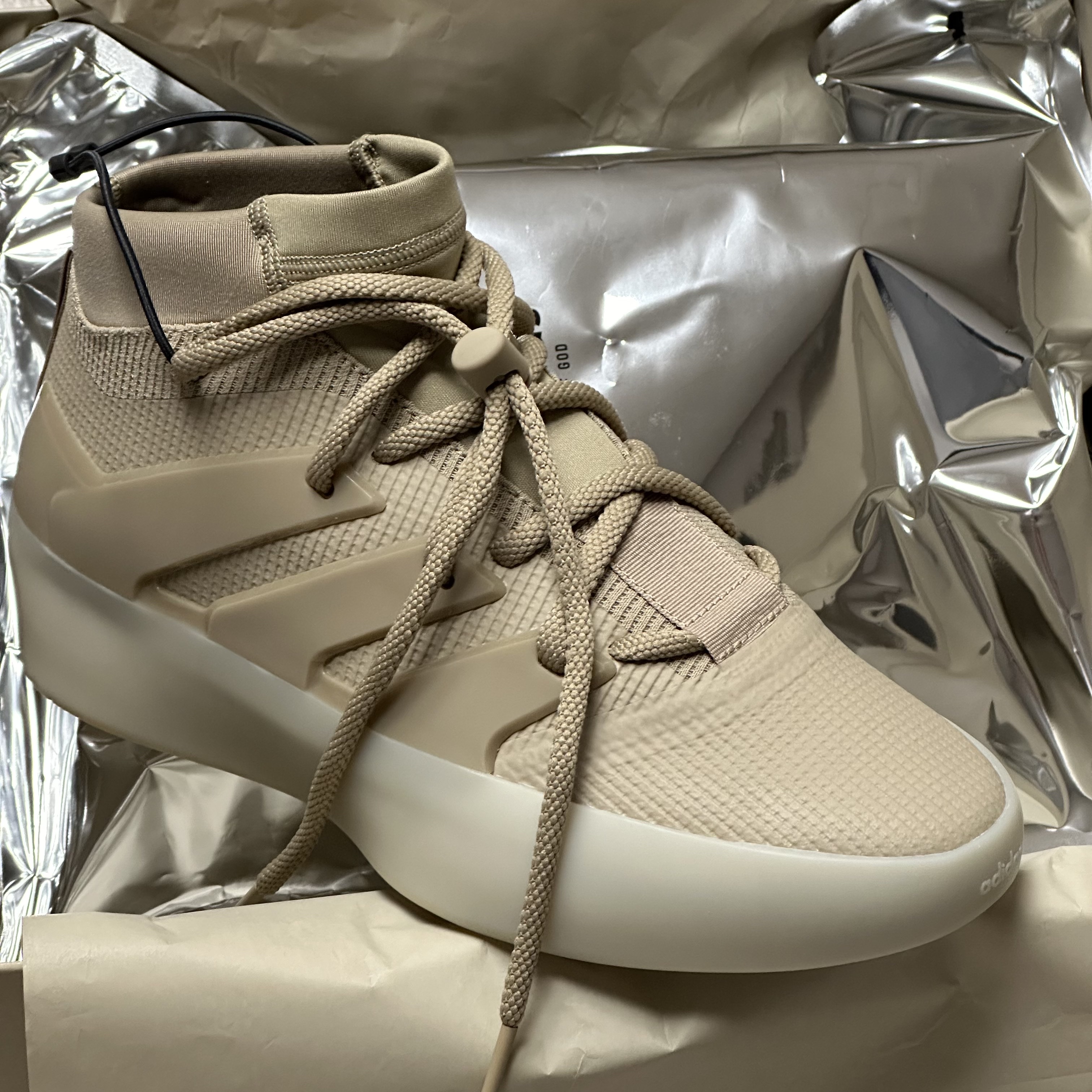 Adidas x Fear of God Athletics I Basketball Clay 착용 스타일 - 2