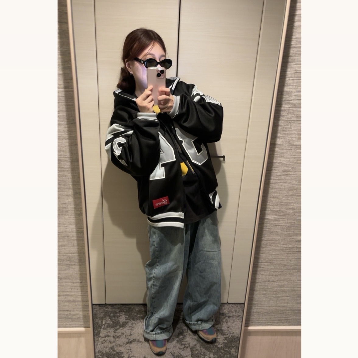 Supreme Football Zip Up Hooded Sweatshirt Black - 24SS, New Balance x Palace 991 Made in UK Teal Brown 착용 스타일 - 1