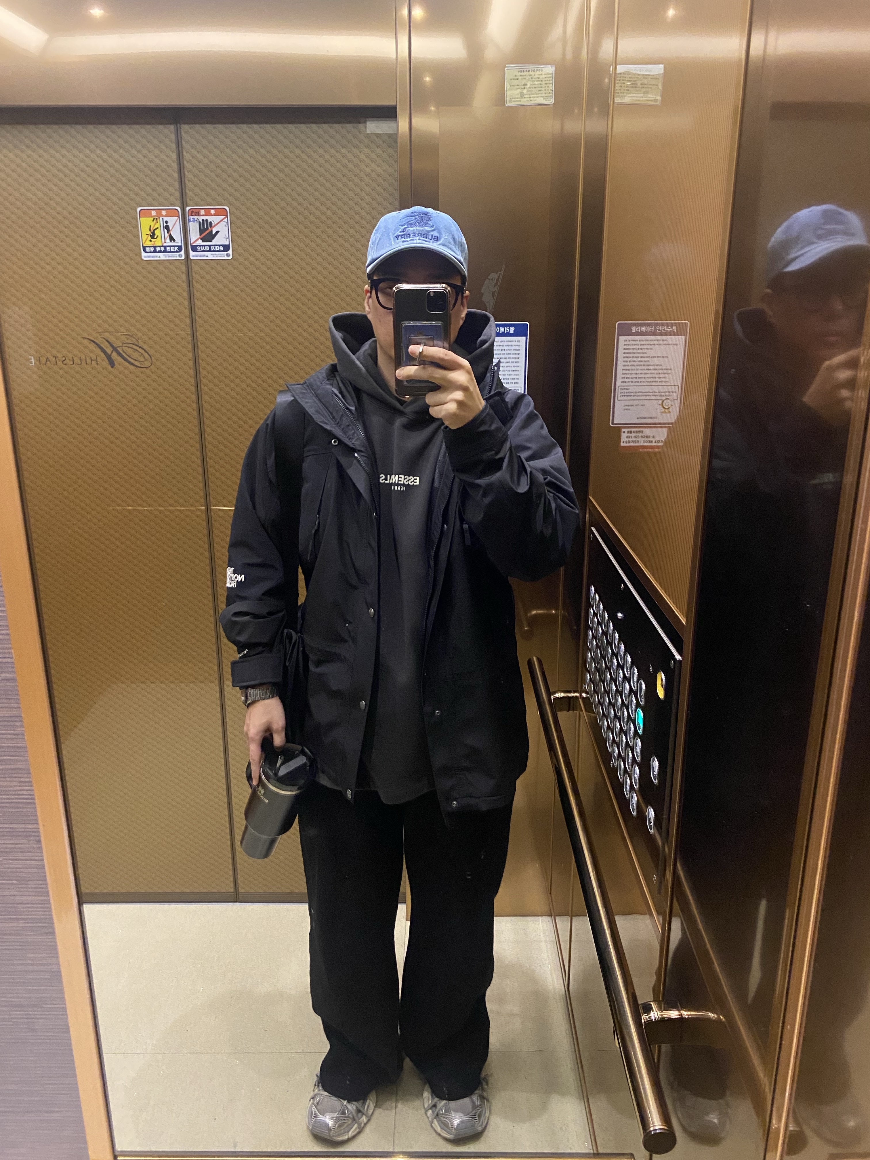 Balenciaga 3XL Sneakers Light Beige, Essentials Relaxed Hoodie Iron - 22SS 착용 스타일