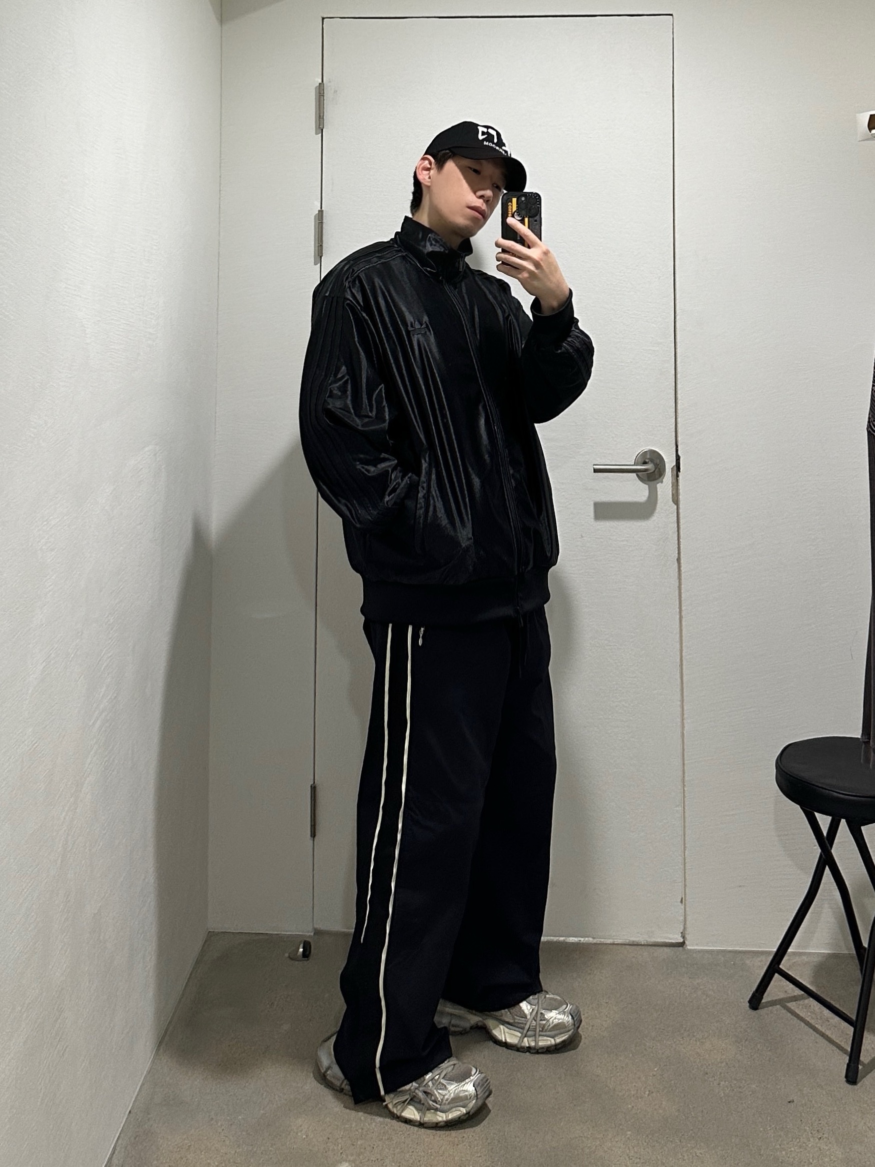 Balenciaga 3XL Sneakers Light Beige, Darkr8m Studio x Dooly Ssangmun Ball Cap Black 착용 스타일